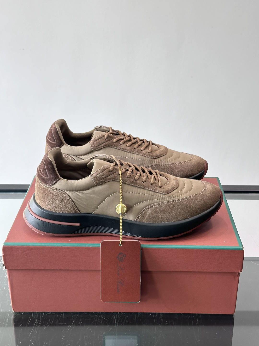 Loro Piana小众诺优翩雅经典款慢跑鞋，透气内里。情侣款系带休闲鞋运动鞋，高品质轻便舒适面料，户外