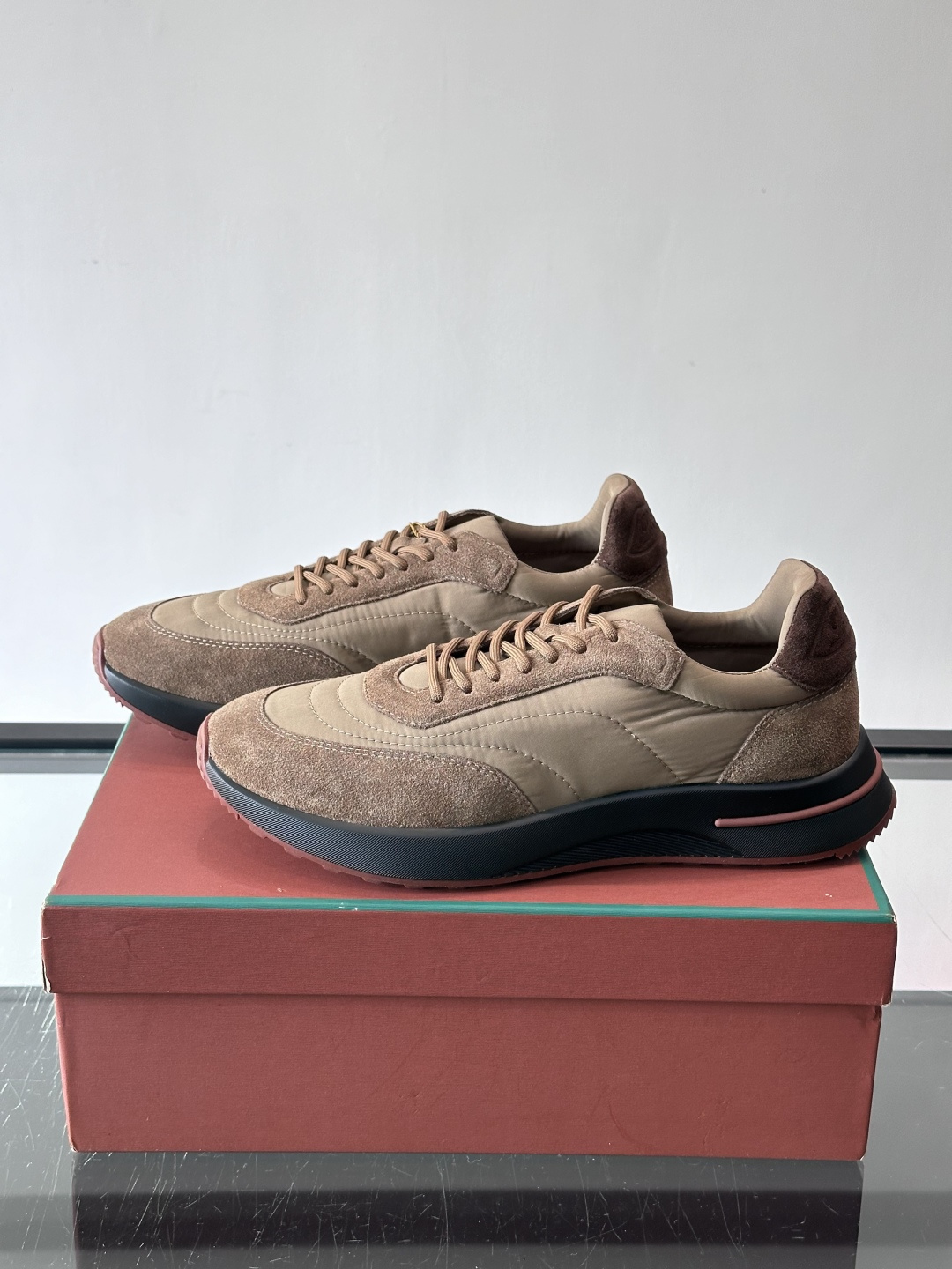 Loro Piana小众诺优翩雅经典款慢跑鞋，透气内里。情侣款系带休闲鞋运动鞋，高品质轻便舒适面料，户外