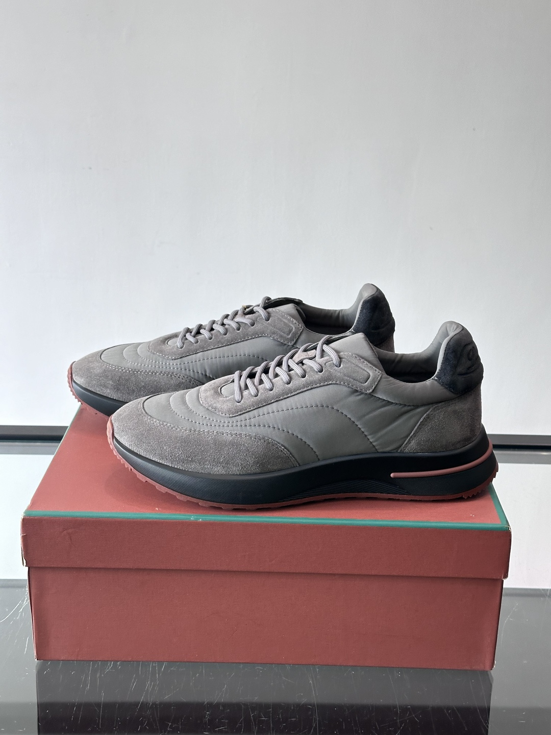 Loro Piana小众诺优翩雅经典款慢跑鞋，透气内里。情侣款系带休闲鞋运动鞋，高品质轻便舒适面料，户外