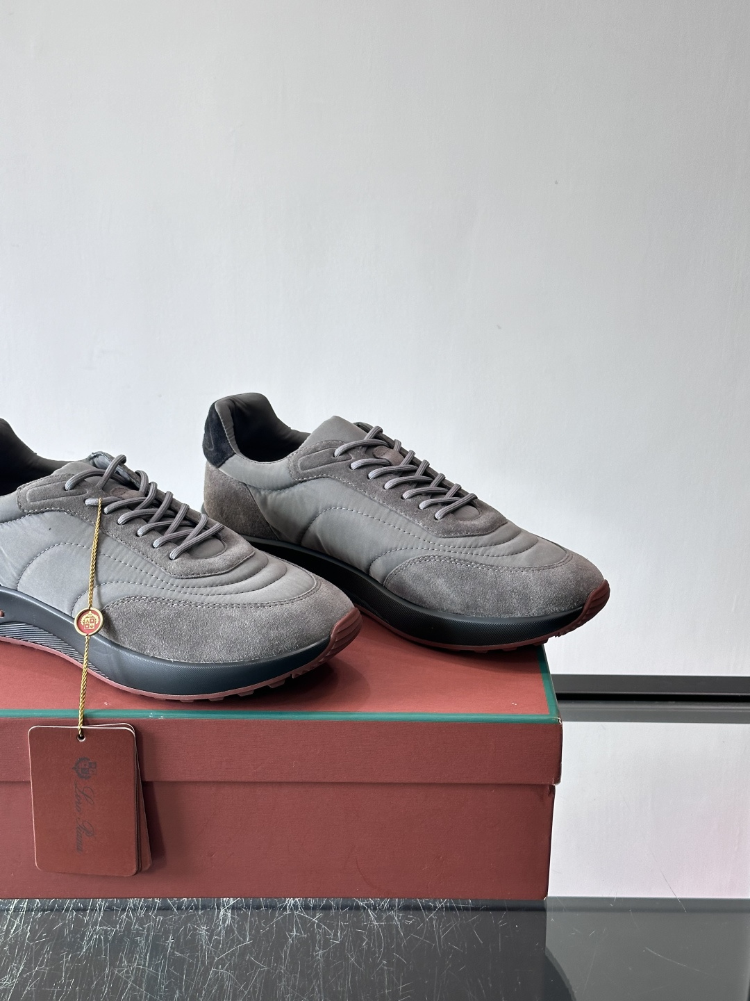 Loro Piana小众诺优翩雅经典款慢跑鞋，透气内里。情侣款系带休闲鞋运动鞋，高品质轻便舒适面料，户外