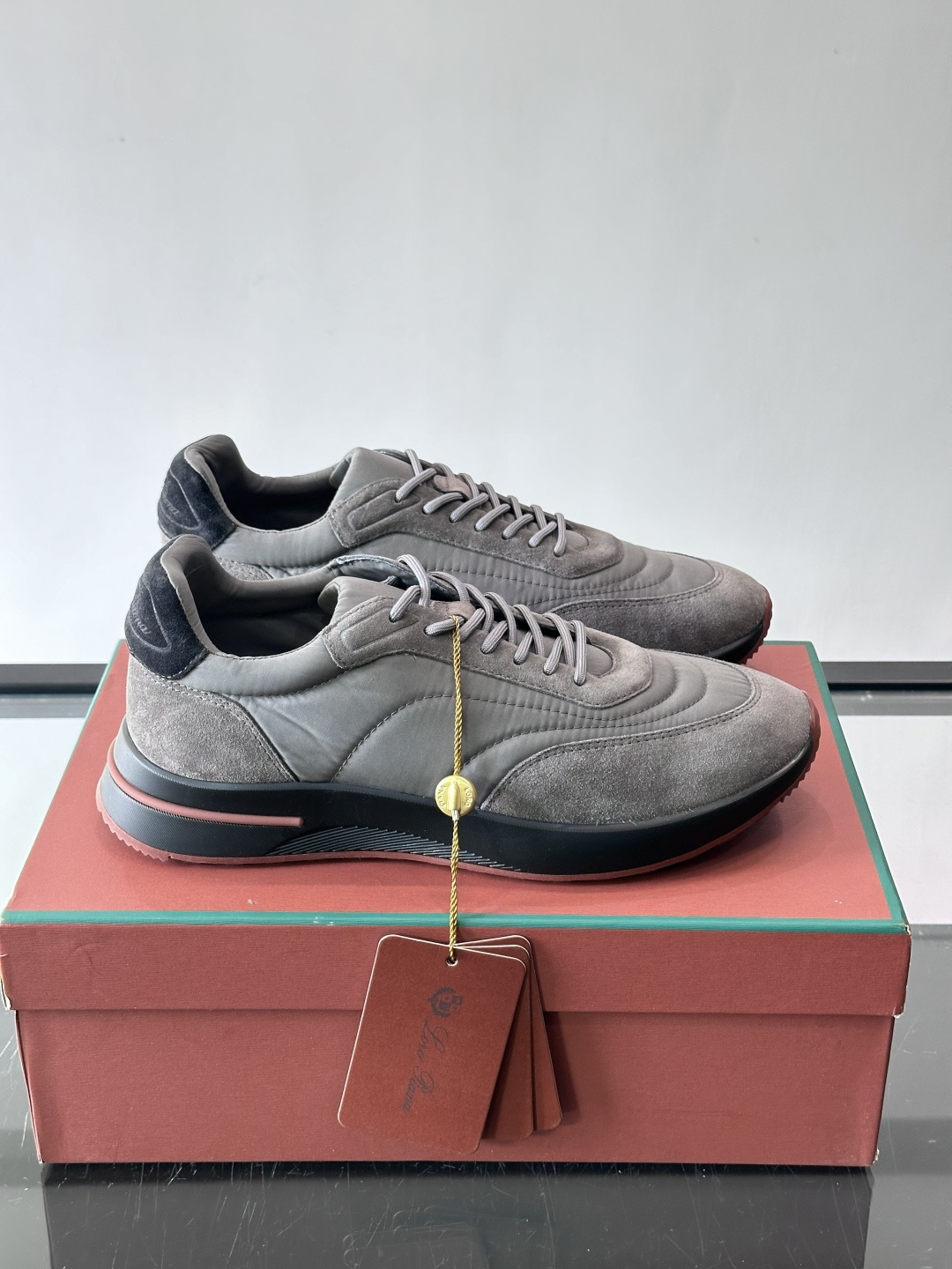 Loro Piana小众诺优翩雅经典款慢跑鞋，透气内里。情侣款系带休闲鞋运动鞋，高品质轻便舒适面料，户外