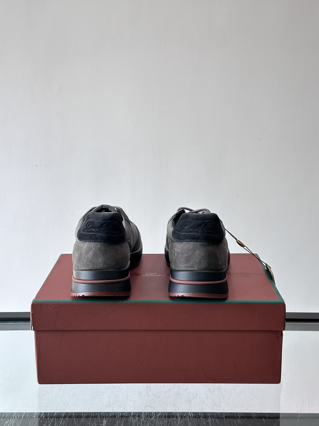 Loro Piana小众诺优翩雅经典款慢跑鞋，透气内里。情侣款系带休闲鞋运动鞋，高品质轻便舒适面料，户外