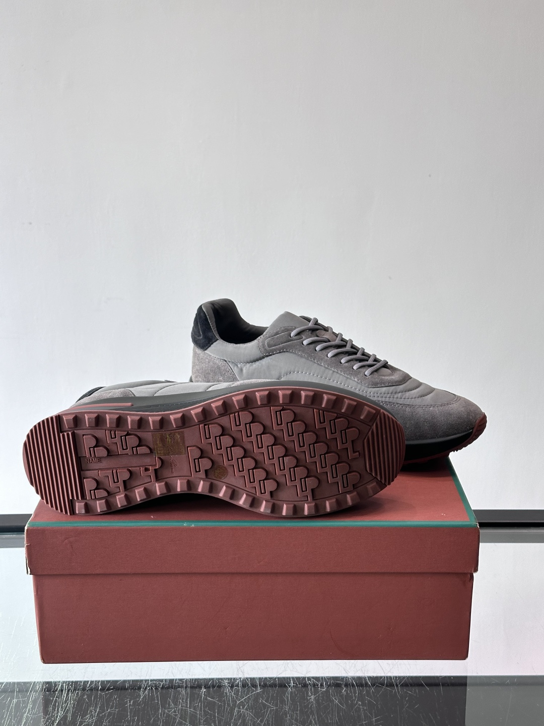 Loro Piana小众诺优翩雅经典款慢跑鞋，透气内里。情侣款系带休闲鞋运动鞋，高品质轻便舒适面料，户外