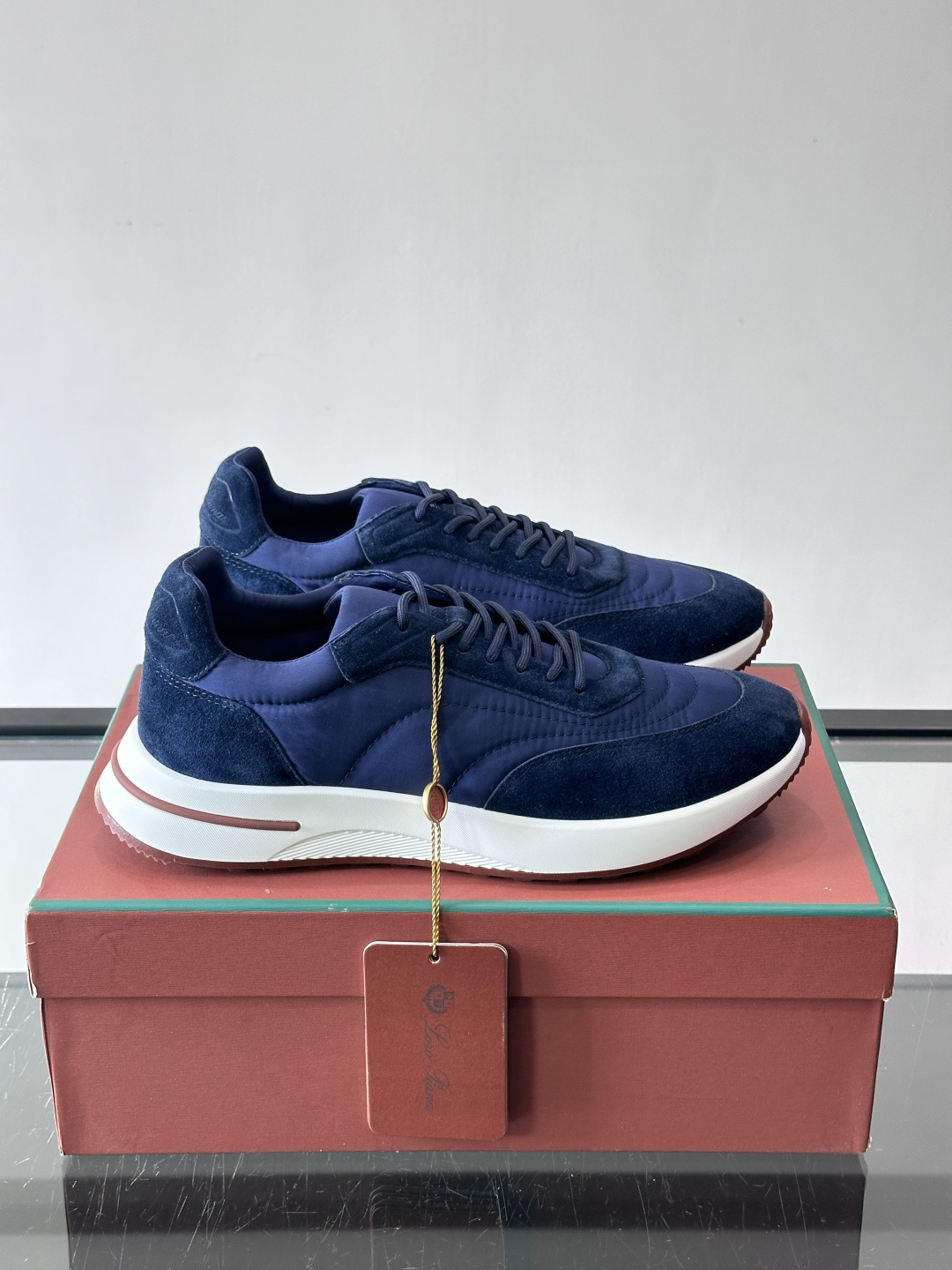 Loro Piana小众诺优翩雅经典款慢跑鞋，透气内里。情侣款系带休闲鞋运动鞋，高品质轻便舒适面料，户外