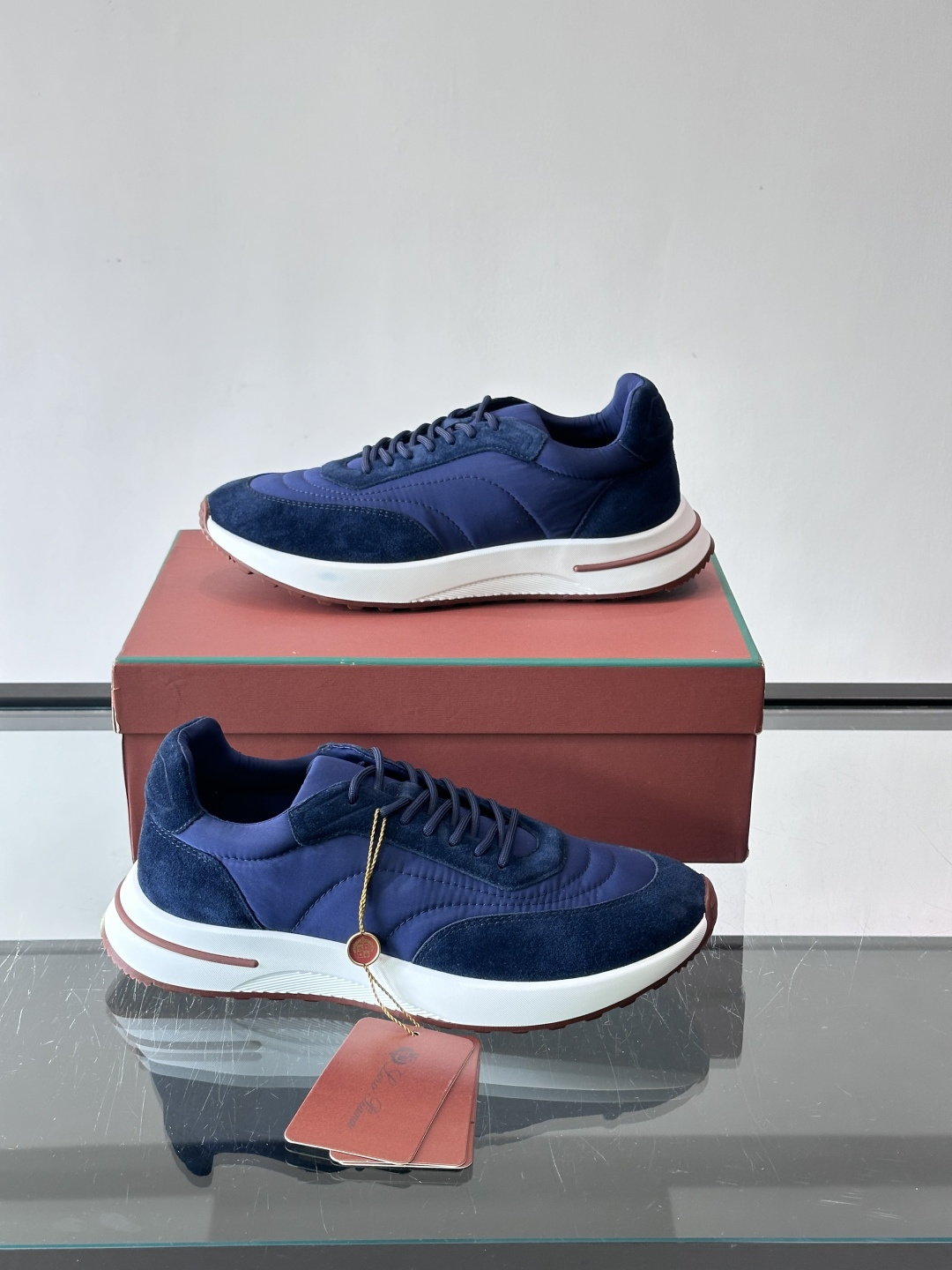 Loro Piana小众诺优翩雅经典款慢跑鞋，透气内里。情侣款系带休闲鞋运动鞋，高品质轻便舒适面料，户外