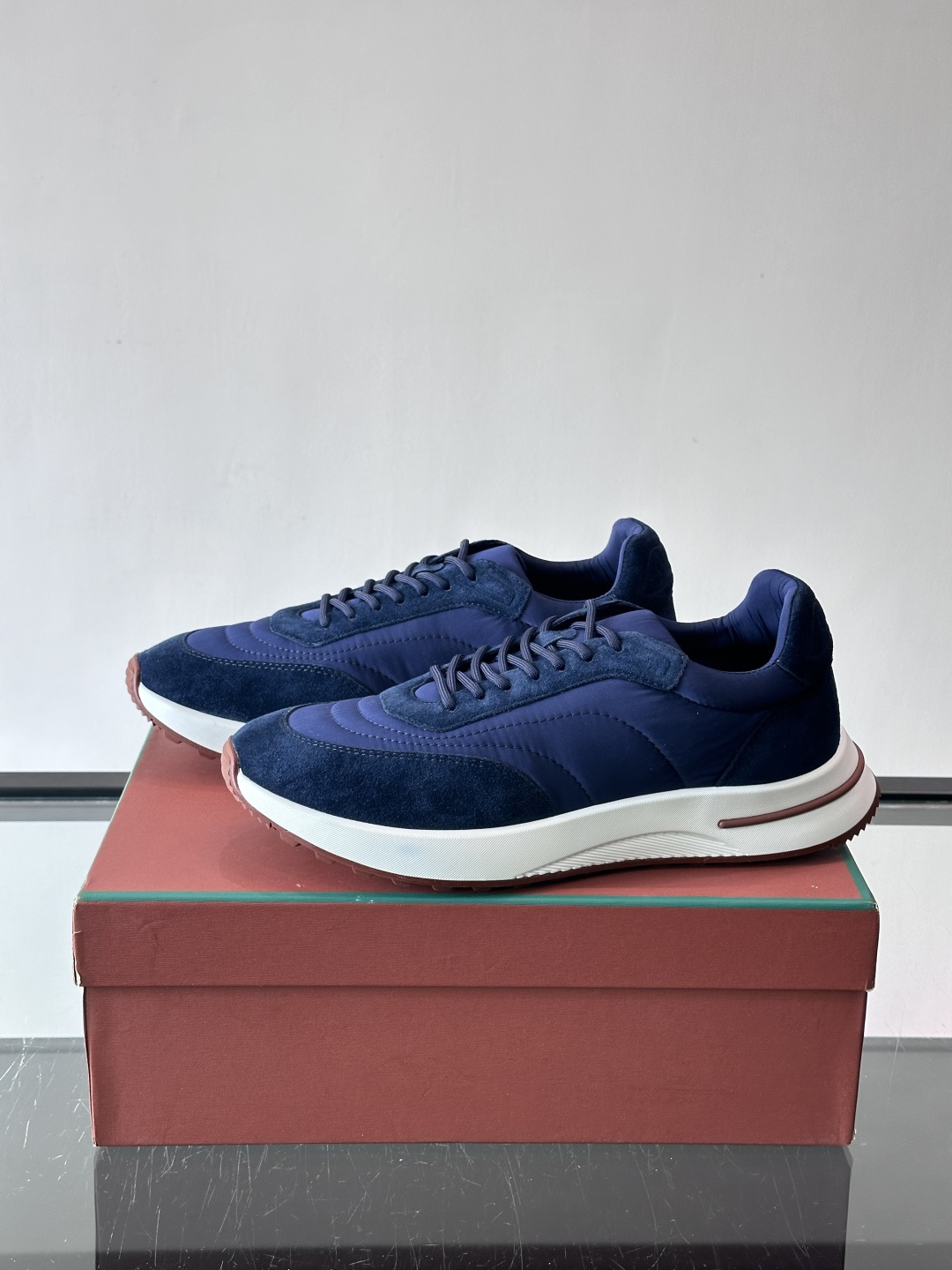 Loro Piana小众诺优翩雅经典款慢跑鞋，透气内里。情侣款系带休闲鞋运动鞋，高品质轻便舒适面料，户外