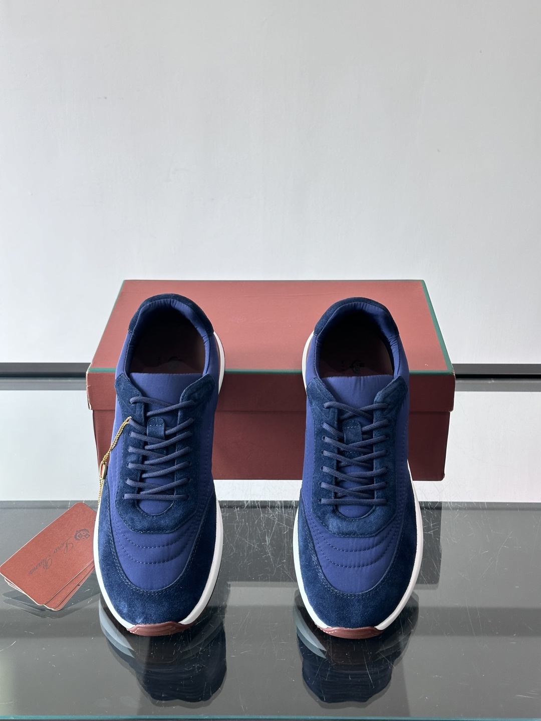 Loro Piana小众诺优翩雅经典款慢跑鞋，透气内里。情侣款系带休闲鞋运动鞋，高品质轻便舒适面料，户外