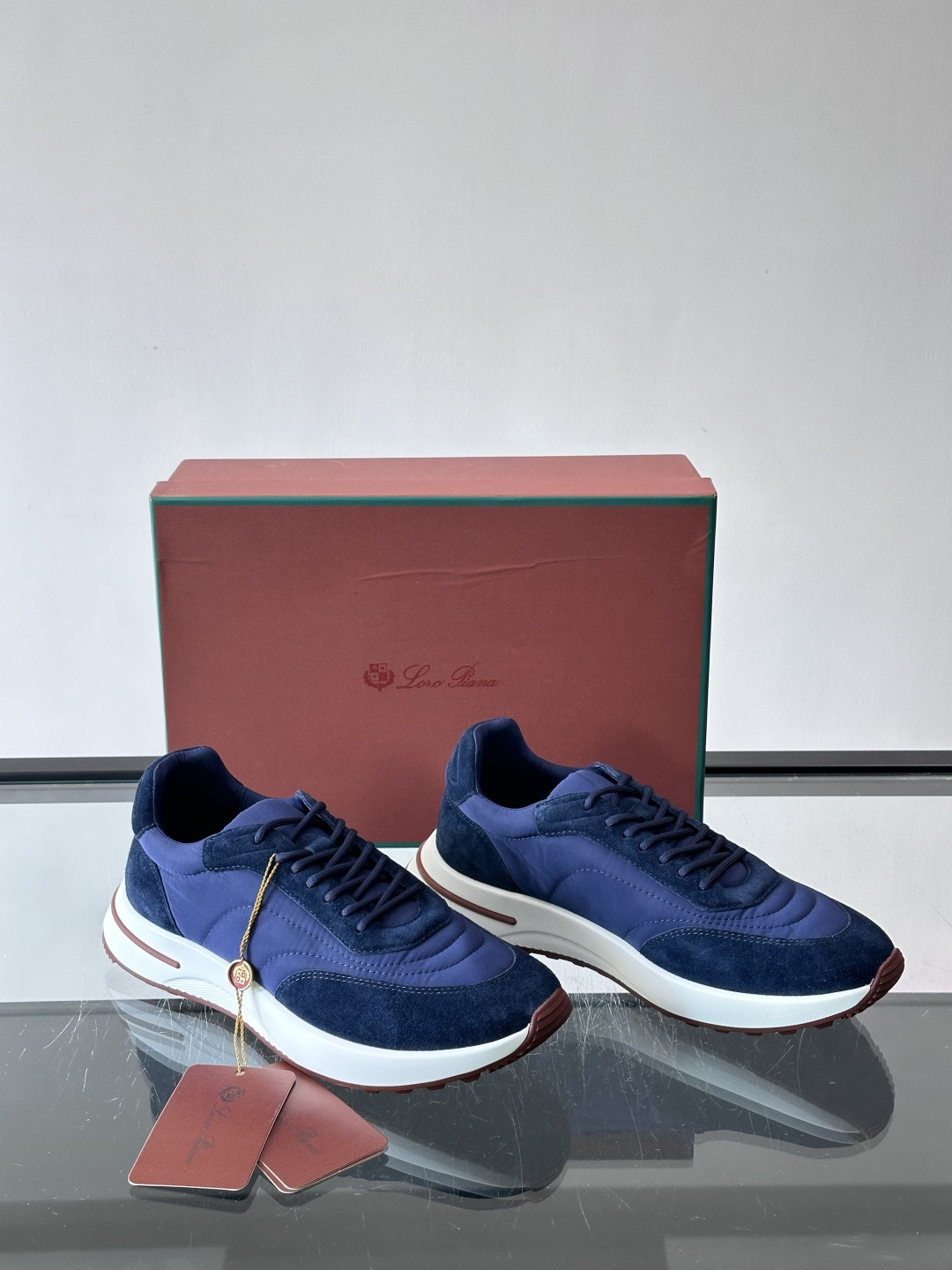 Loro Piana小众诺优翩雅经典款慢跑鞋，透气内里。情侣款系带休闲鞋运动鞋，高品质轻便舒适面料，户外