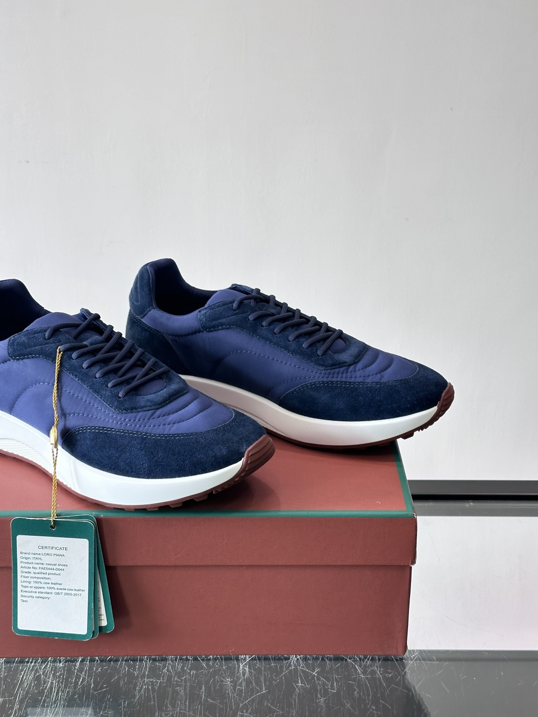 Loro Piana小众诺优翩雅经典款慢跑鞋，透气内里。情侣款系带休闲鞋运动鞋，高品质轻便舒适面料，户外