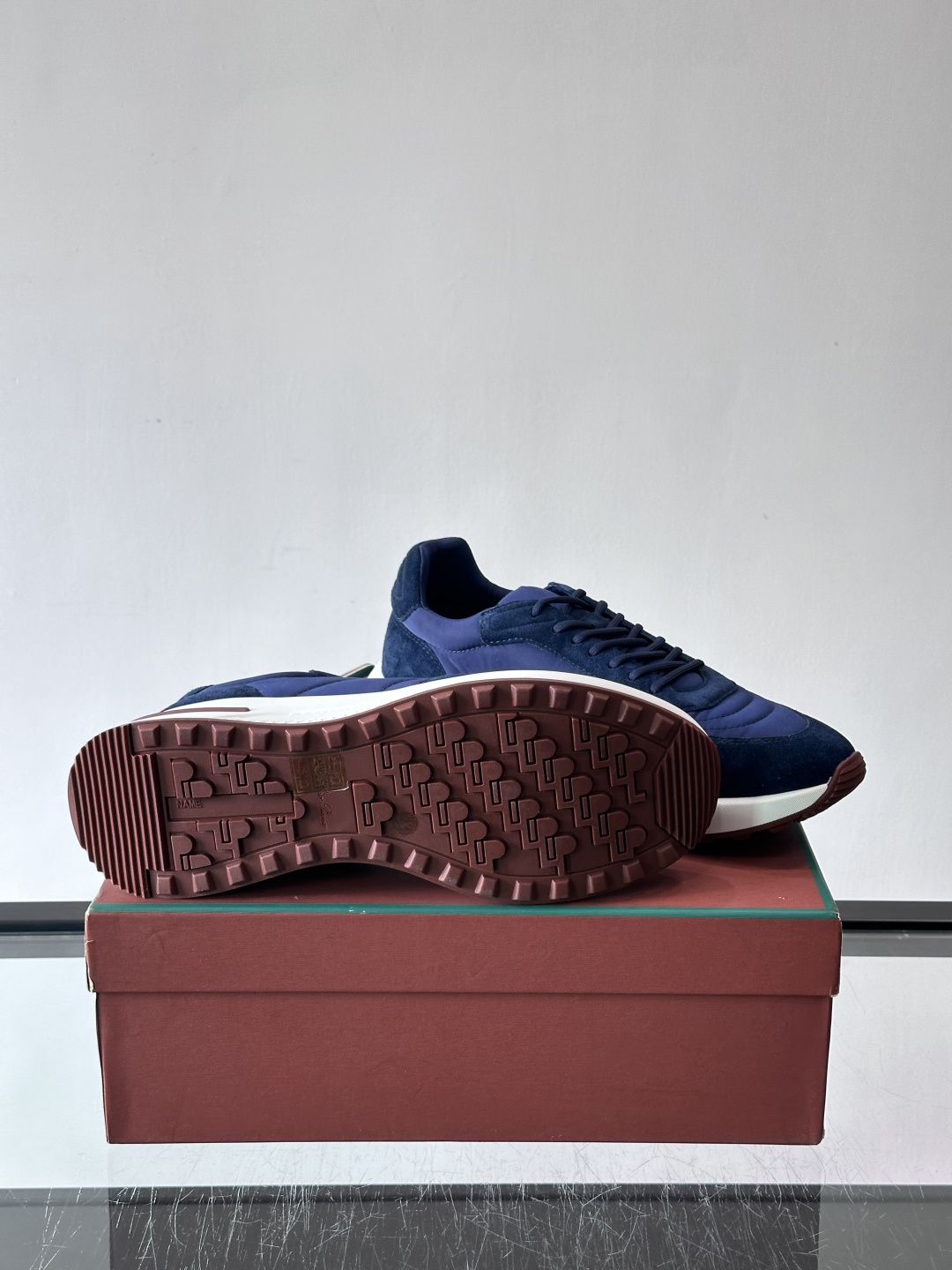 Loro Piana小众诺优翩雅经典款慢跑鞋，透气内里。情侣款系带休闲鞋运动鞋，高品质轻便舒适面料，户外