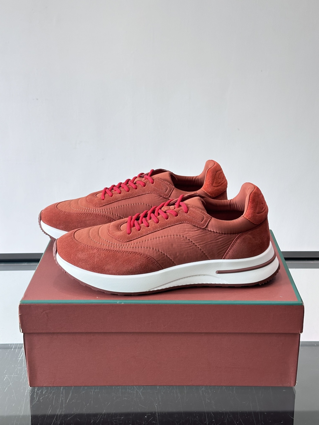 Loro Piana小众诺优翩雅经典款慢跑鞋，透气内里。情侣款系带休闲鞋运动鞋，高品质轻便舒适面料，户外