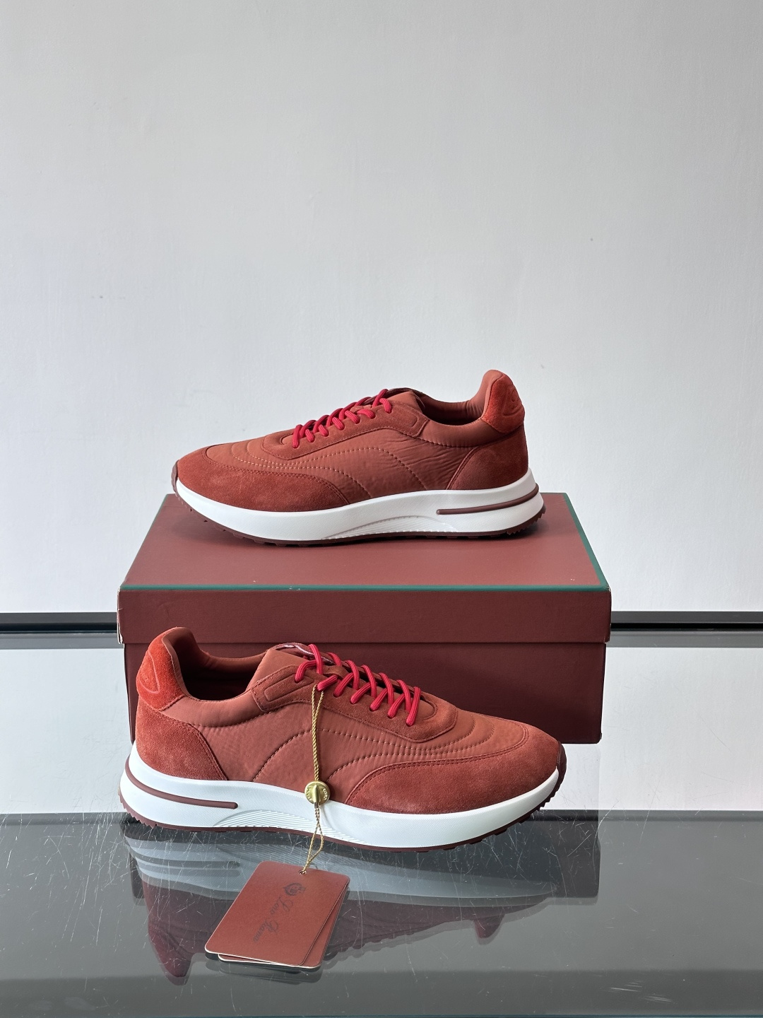 Loro Piana小众诺优翩雅经典款慢跑鞋，透气内里。情侣款系带休闲鞋运动鞋，高品质轻便舒适面料，户外