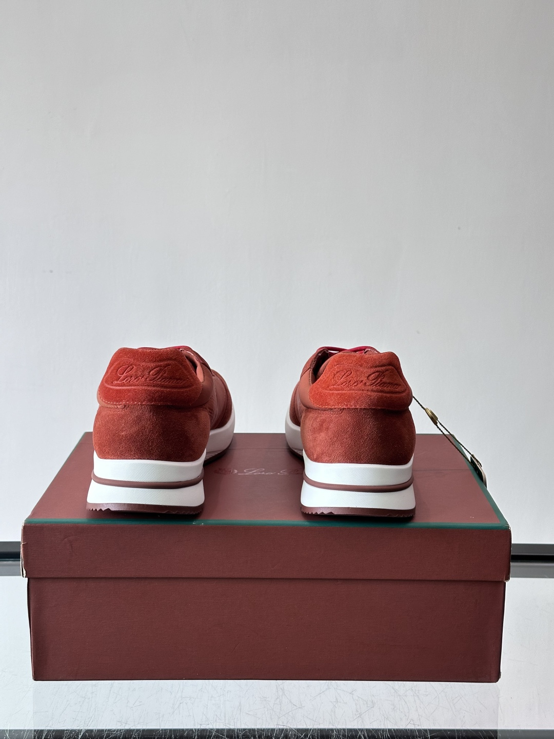 Loro Piana小众诺优翩雅经典款慢跑鞋，透气内里。情侣款系带休闲鞋运动鞋，高品质轻便舒适面料，户外