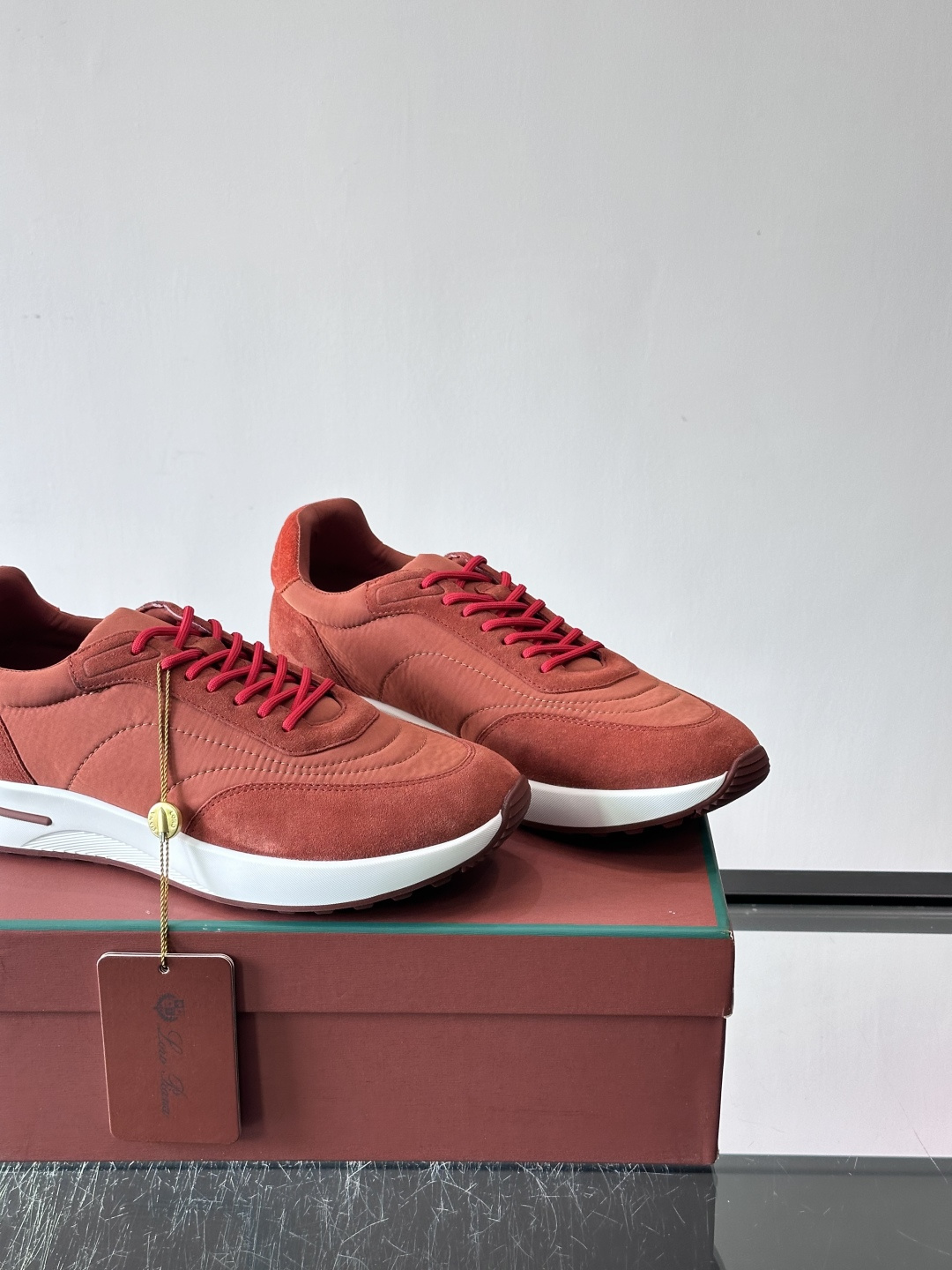 Loro Piana小众诺优翩雅经典款慢跑鞋，透气内里。情侣款系带休闲鞋运动鞋，高品质轻便舒适面料，户外