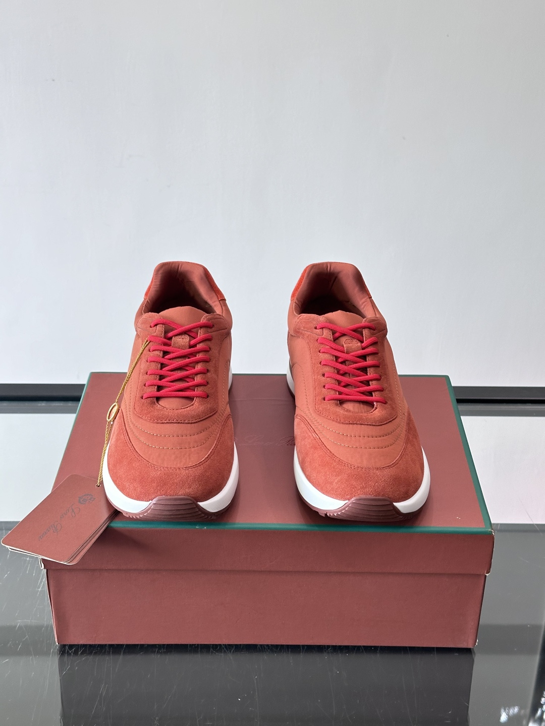 Loro Piana小众诺优翩雅经典款慢跑鞋，透气内里。情侣款系带休闲鞋运动鞋，高品质轻便舒适面料，户外