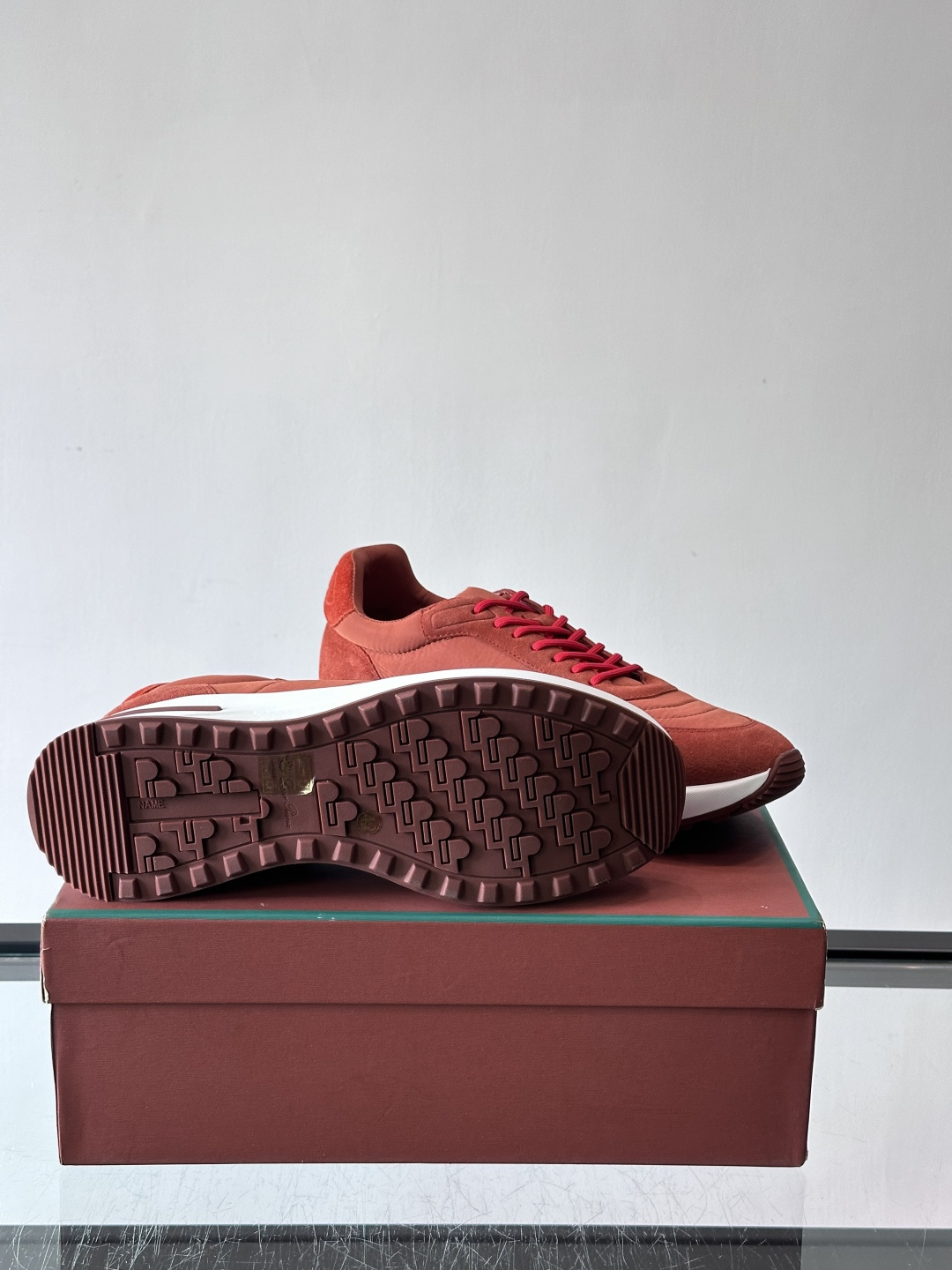 Loro Piana小众诺优翩雅经典款慢跑鞋，透气内里。情侣款系带休闲鞋运动鞋，高品质轻便舒适面料，户外