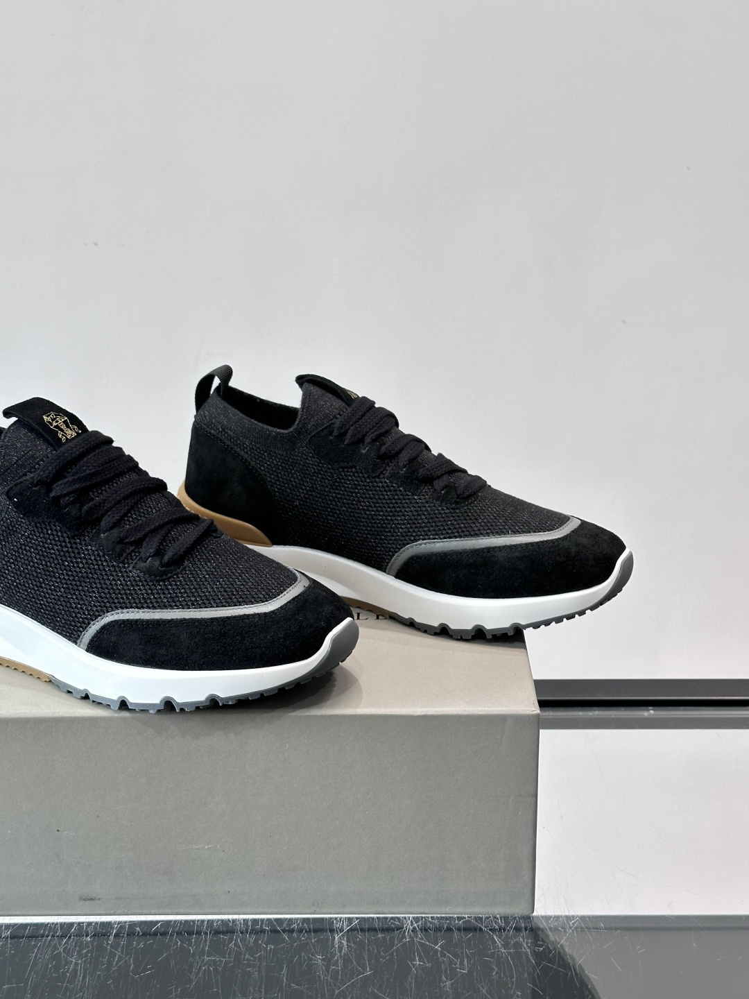 Brunello Cucinelli 新款拼色运动板男鞋 此款运动鞋面料采用进口飞织，春夏穿着舒适透气，