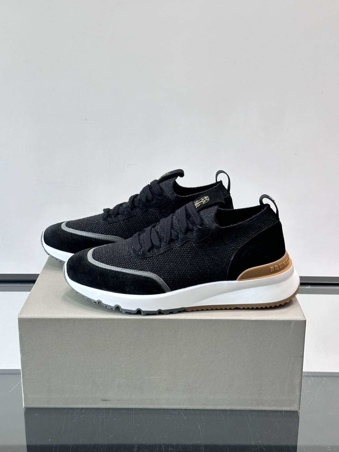 Brunello Cucinelli 新款拼色运动板男鞋 此款运动鞋面料采用进口飞织，春夏穿着舒适透气，