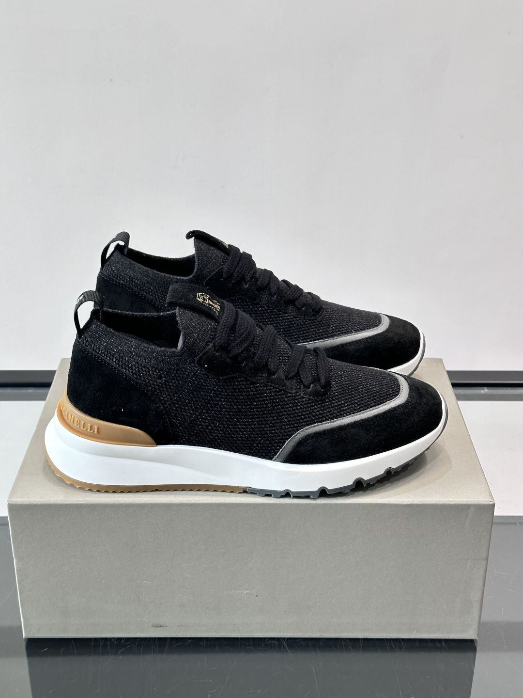 Brunello Cucinelli 新款拼色运动板男鞋 此款运动鞋面料采用进口飞织，春夏穿着舒适透气，