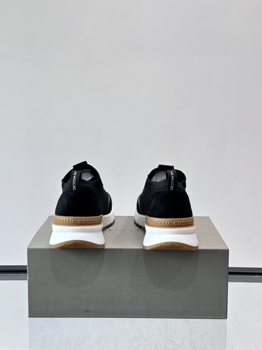 Brunello Cucinelli 新款拼色运动板男鞋 此款运动鞋面料采用进口飞织，春夏穿着舒适透气，