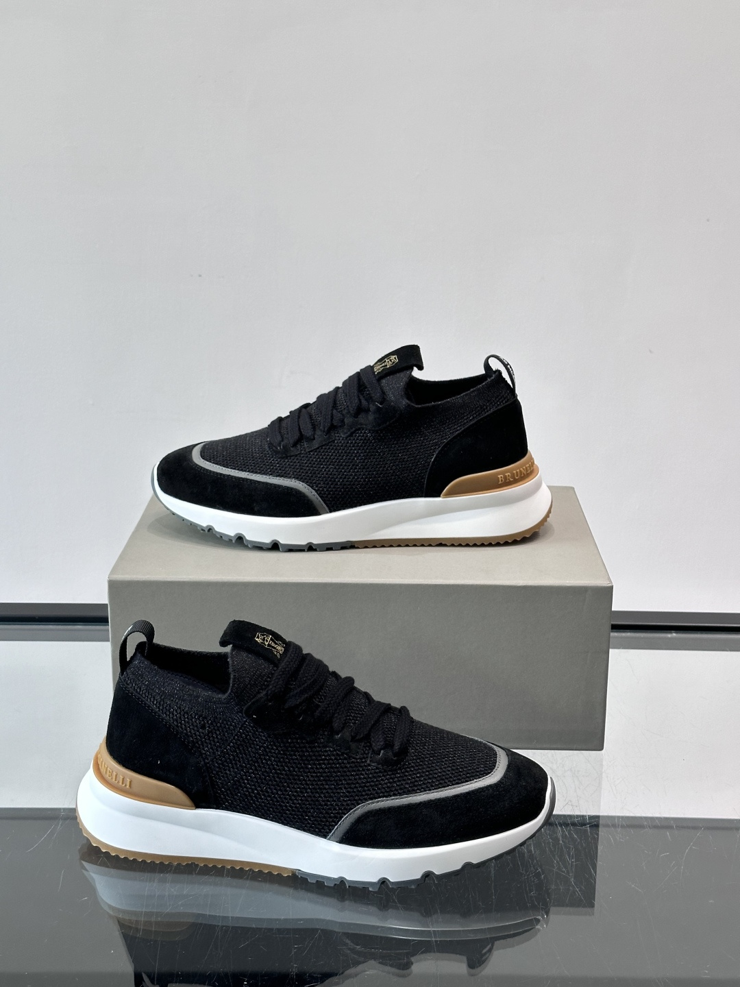 Brunello Cucinelli 新款拼色运动板男鞋 此款运动鞋面料采用进口飞织，春夏穿着舒适透气，