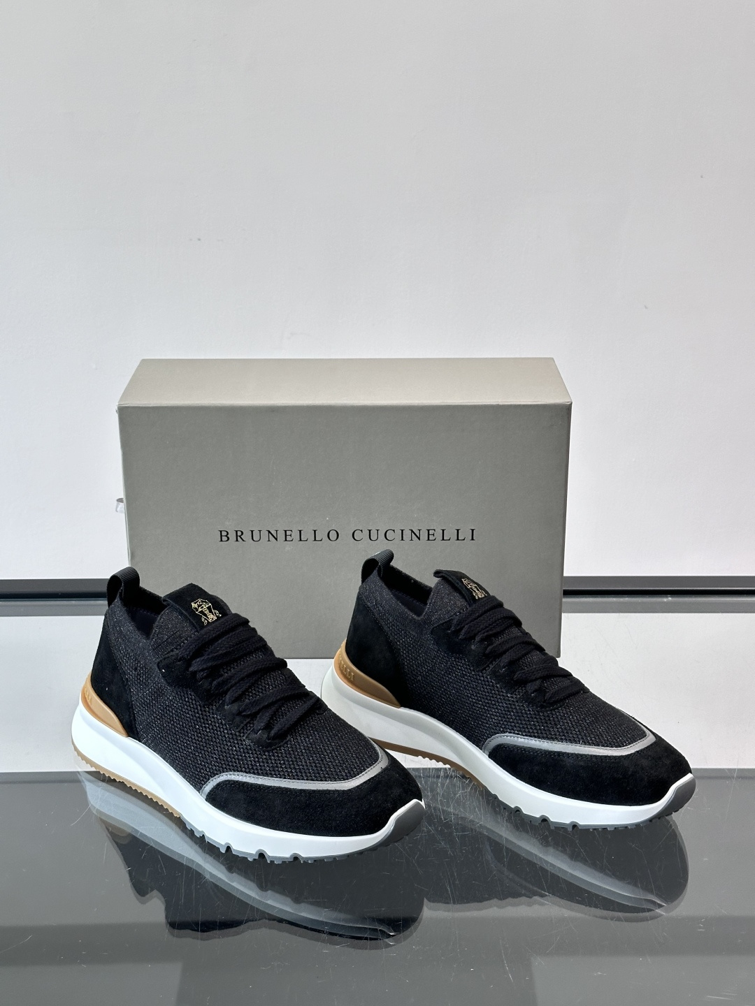 Brunello Cucinelli 新款拼色运动板男鞋 此款运动鞋面料采用进口飞织，春夏穿着舒适透气，