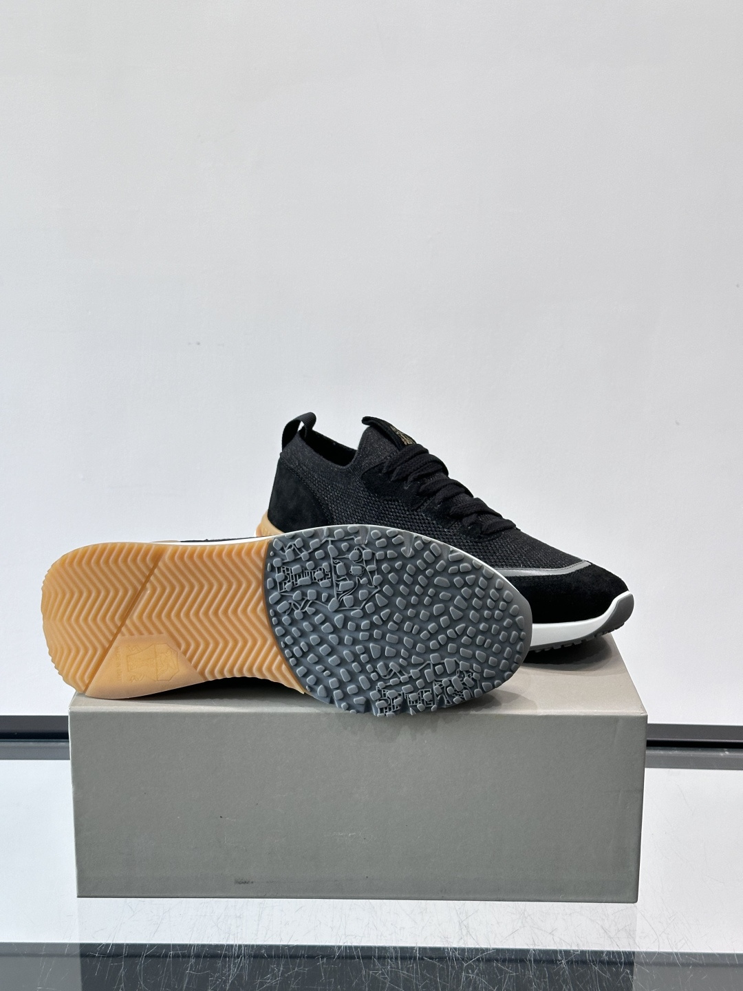 Brunello Cucinelli 新款拼色运动板男鞋 此款运动鞋面料采用进口飞织，春夏穿着舒适透气，