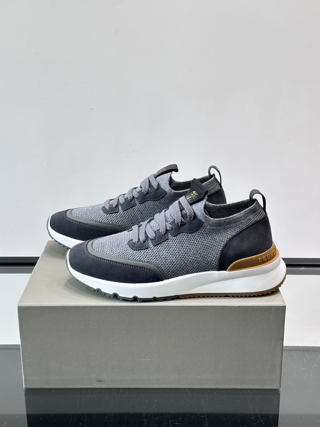 Brunello Cucinelli 新款拼色运动板男鞋 此款运动鞋面料采用进口飞织，春夏穿着舒适透气，