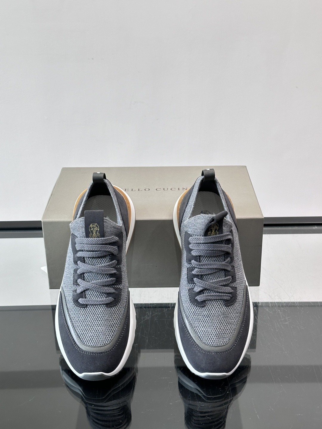 Brunello Cucinelli 新款拼色运动板男鞋 此款运动鞋面料采用进口飞织，春夏穿着舒适透气，