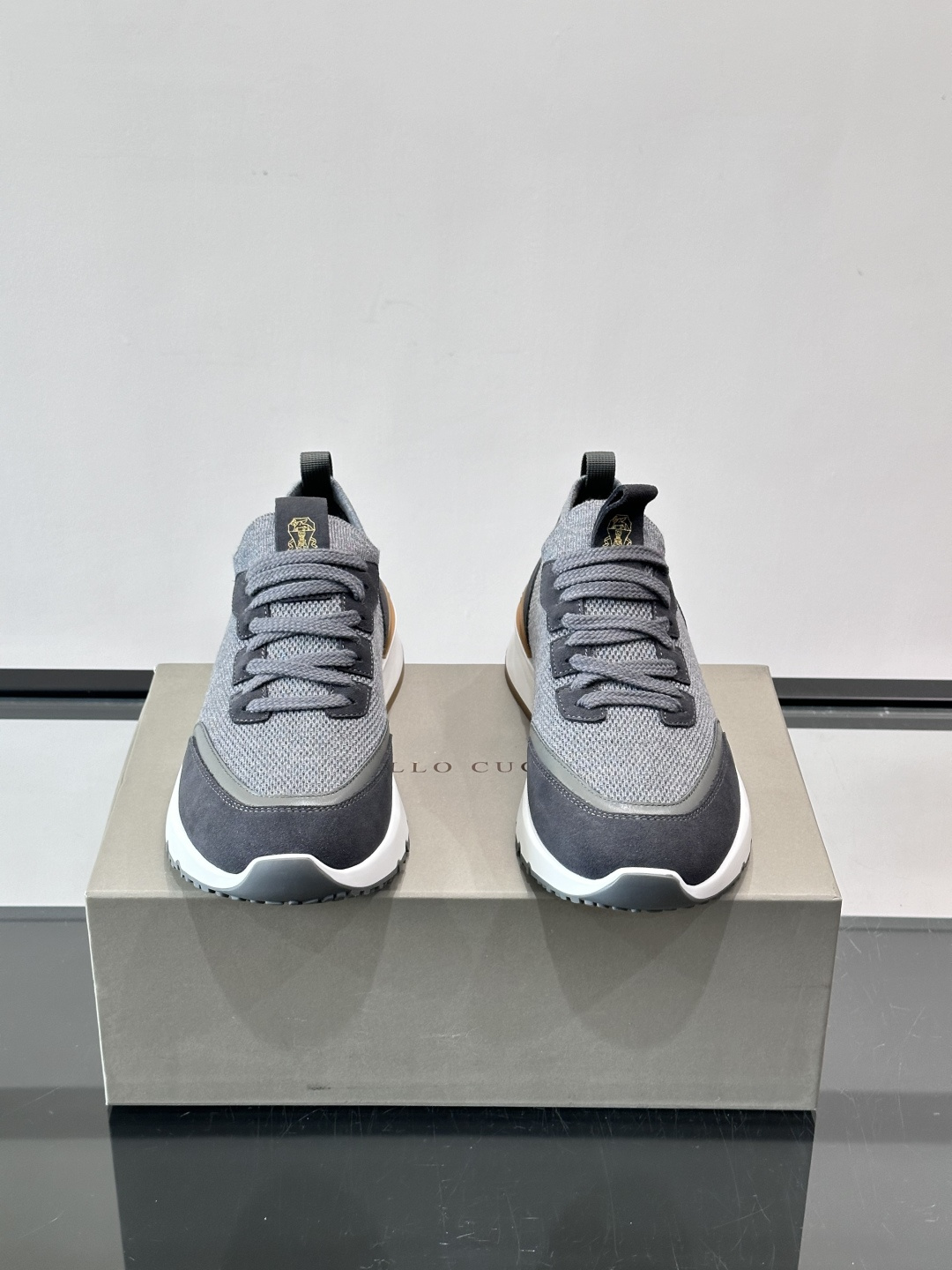 Brunello Cucinelli 新款拼色运动板男鞋 此款运动鞋面料采用进口飞织，春夏穿着舒适透气，