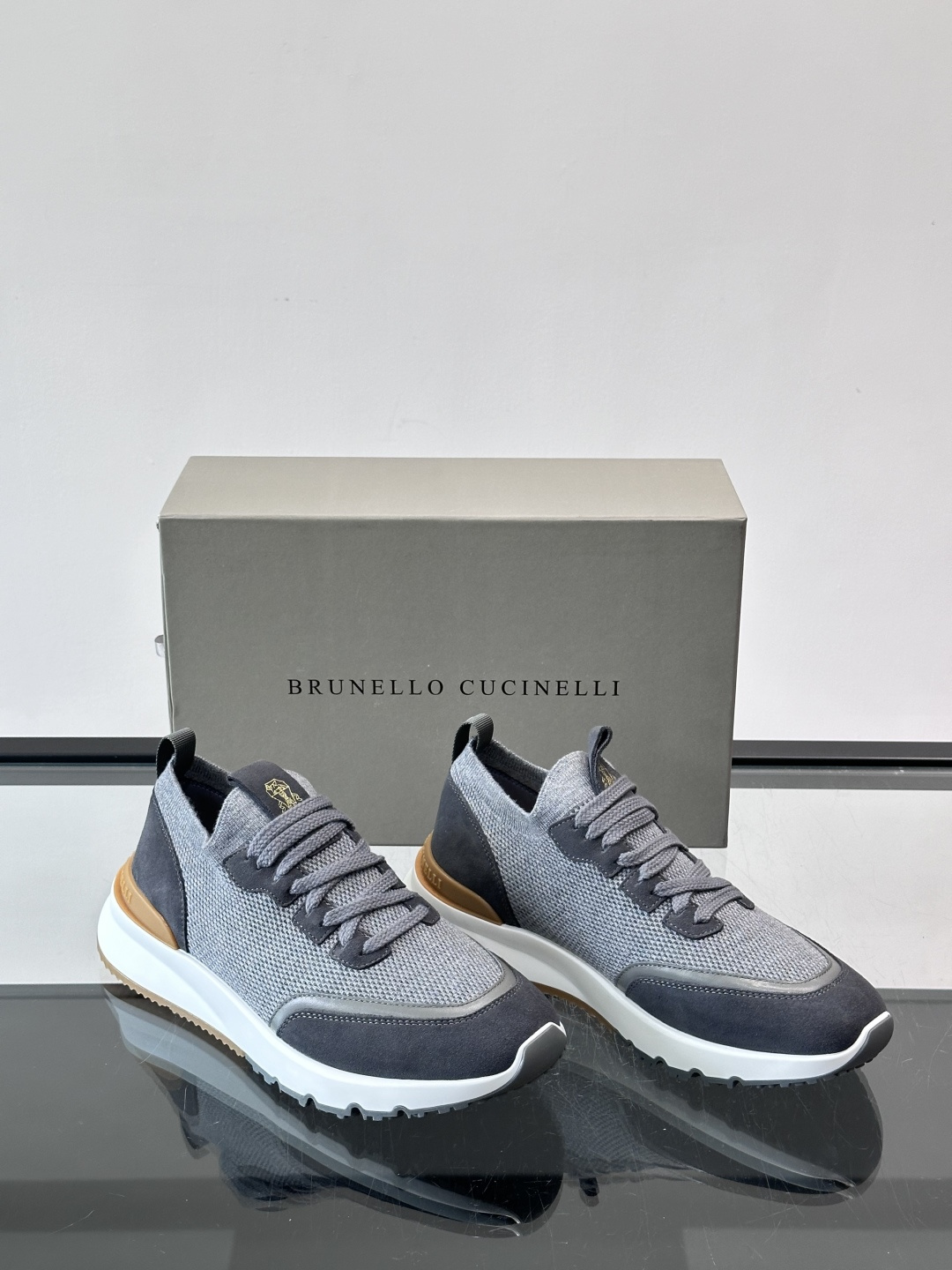Brunello Cucinelli 新款拼色运动板男鞋 此款运动鞋面料采用进口飞织，春夏穿着舒适透气，