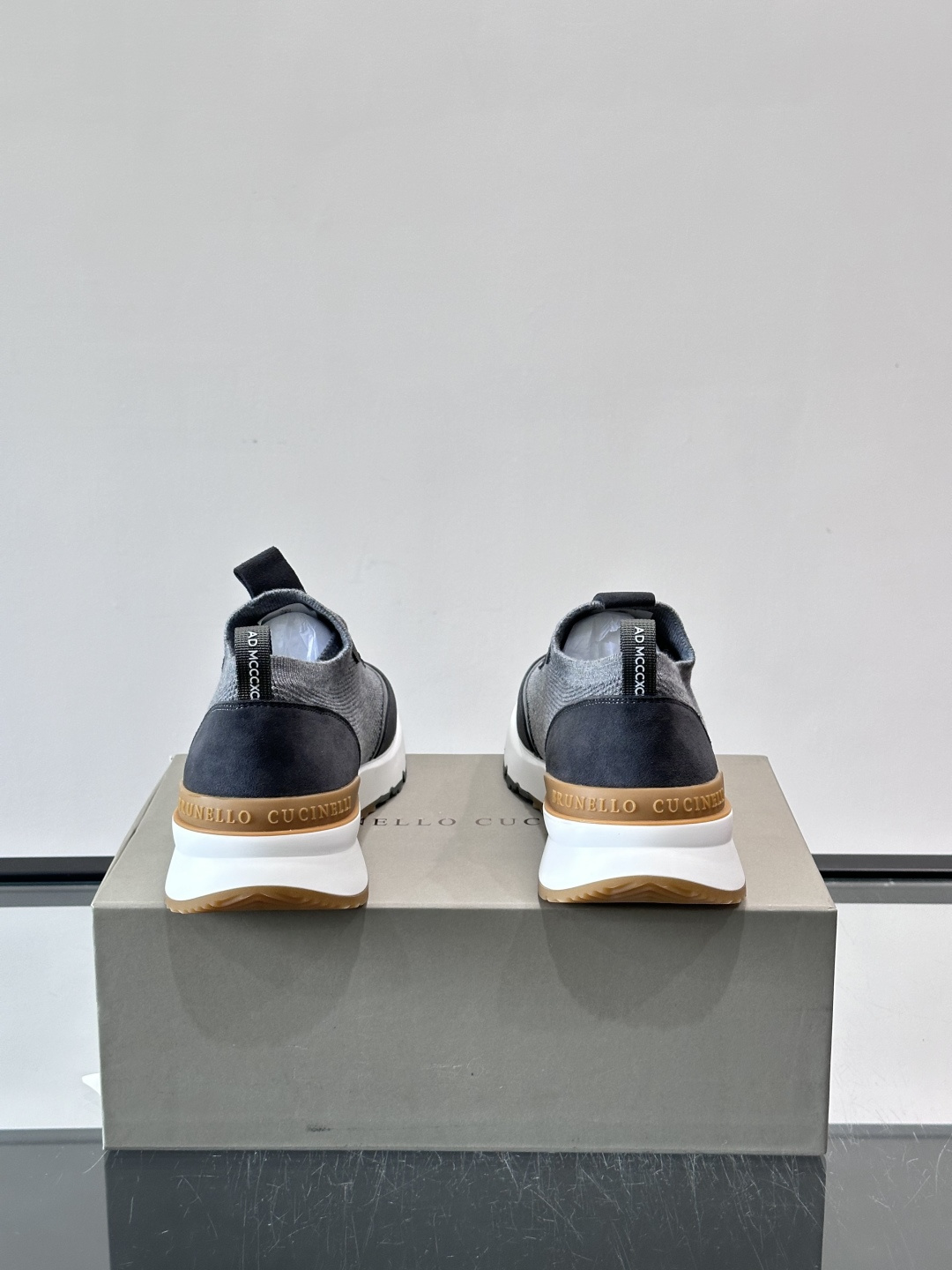 Brunello Cucinelli 新款拼色运动板男鞋 此款运动鞋面料采用进口飞织，春夏穿着舒适透气，