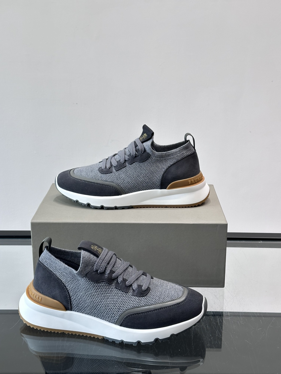 Brunello Cucinelli 新款拼色运动板男鞋 此款运动鞋面料采用进口飞织，春夏穿着舒适透气，