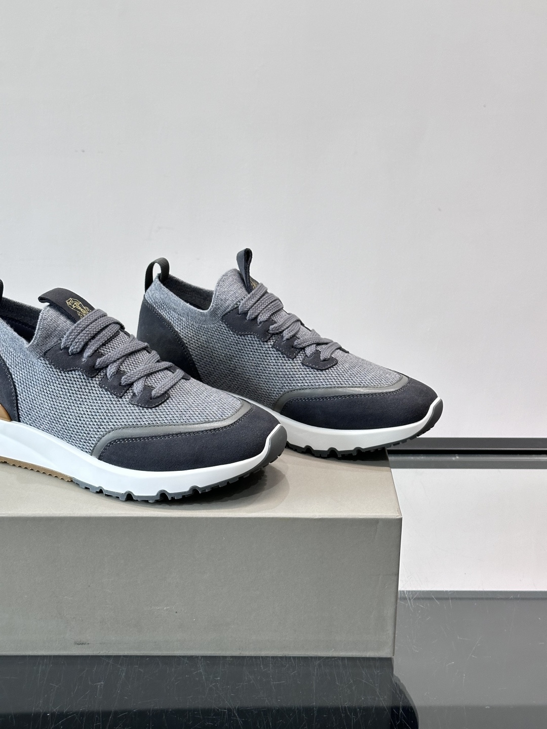 Brunello Cucinelli 新款拼色运动板男鞋 此款运动鞋面料采用进口飞织，春夏穿着舒适透气，
