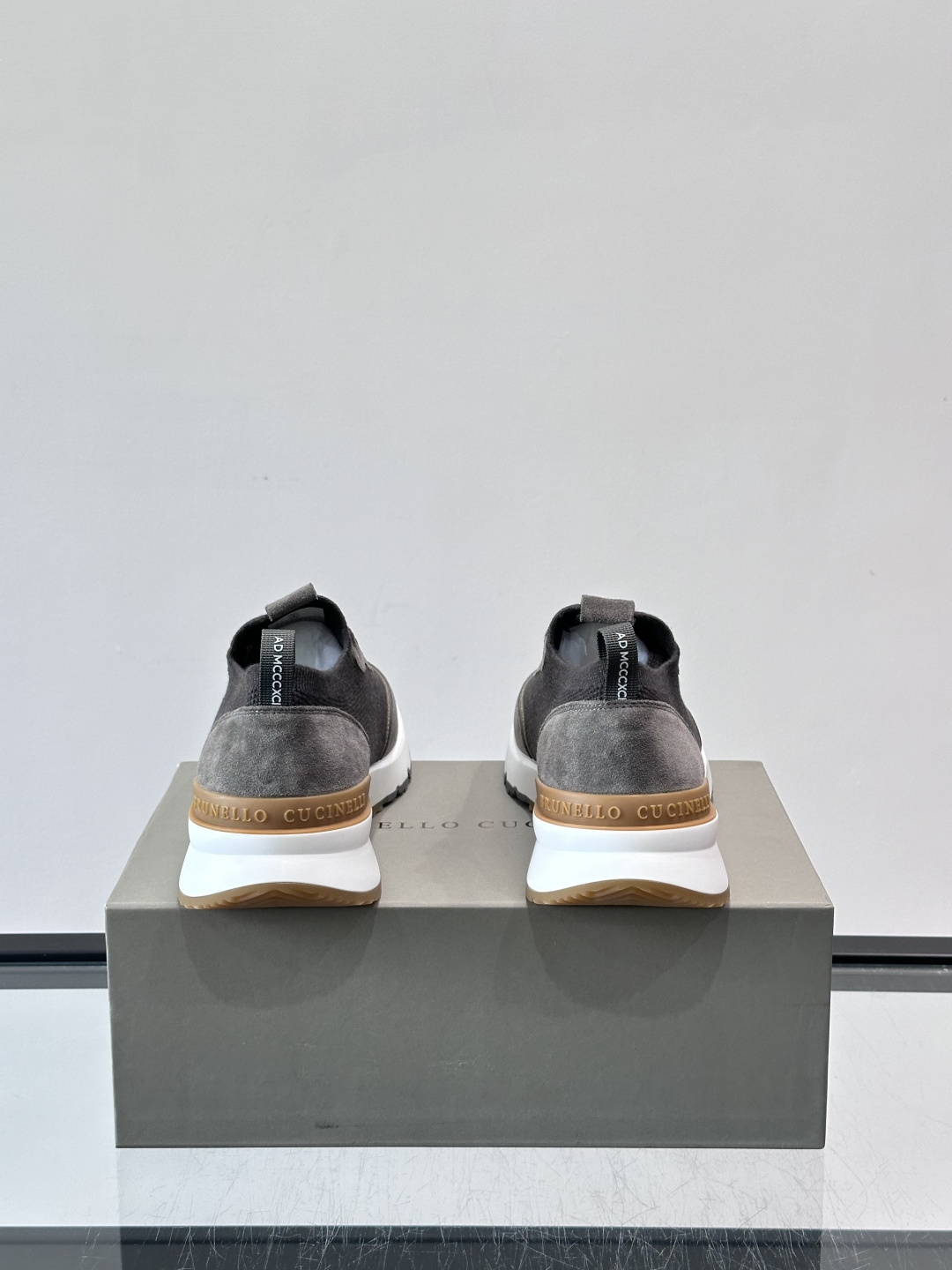 Brunello Cucinelli 新款拼色运动板男鞋 此款运动鞋面料采用进口飞织，春夏穿着舒适透气，