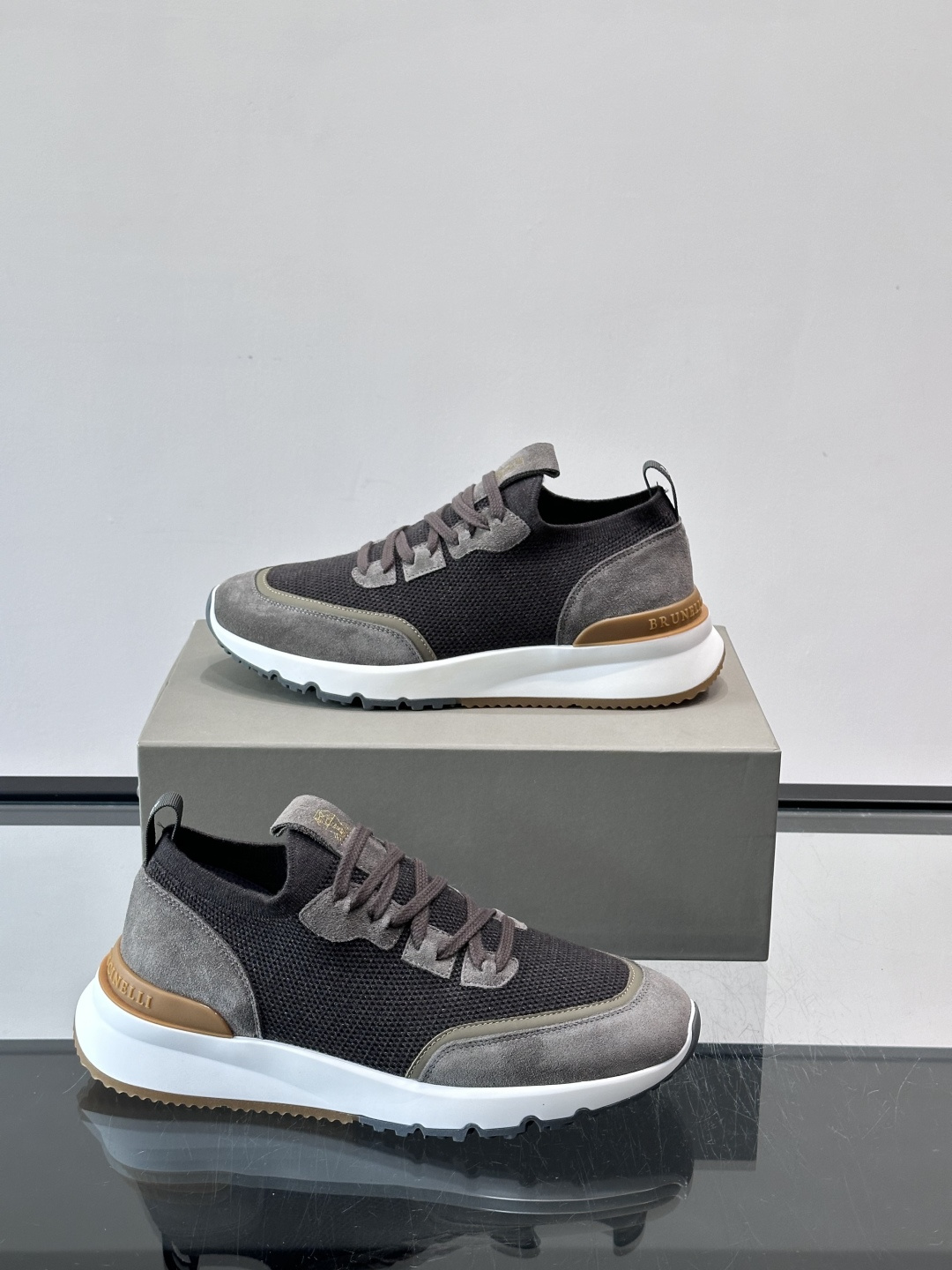 Brunello Cucinelli 新款拼色运动板男鞋 此款运动鞋面料采用进口飞织，春夏穿着舒适透气，