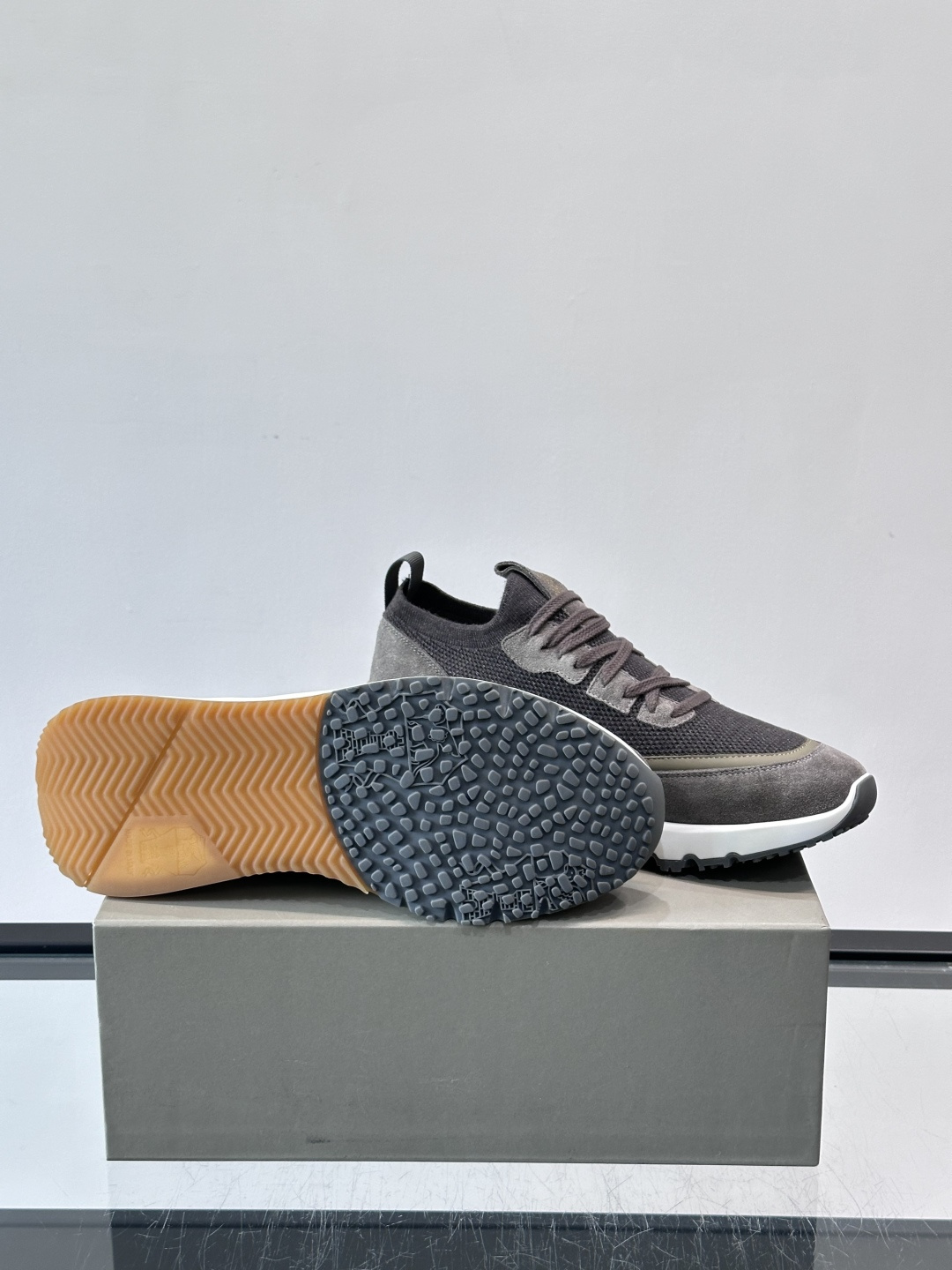 Brunello Cucinelli 新款拼色运动板男鞋 此款运动鞋面料采用进口飞织，春夏穿着舒适透气，