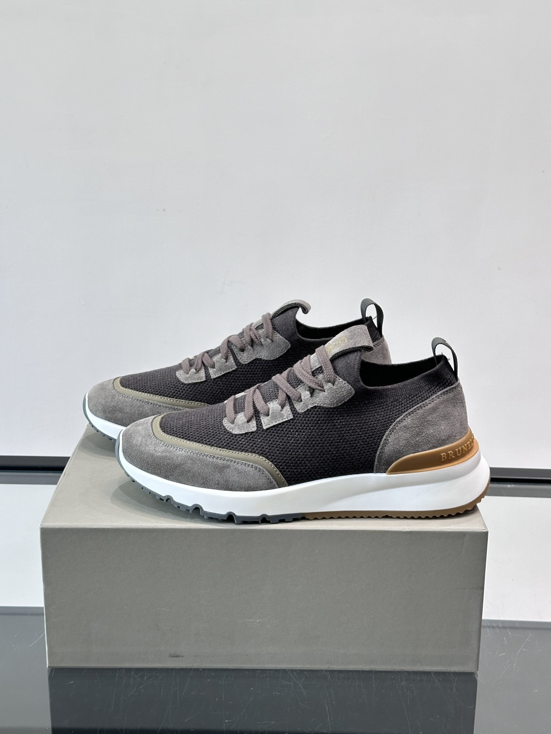 Brunello Cucinelli 新款拼色运动板男鞋 此款运动鞋面料采用进口飞织，春夏穿着舒适透气，