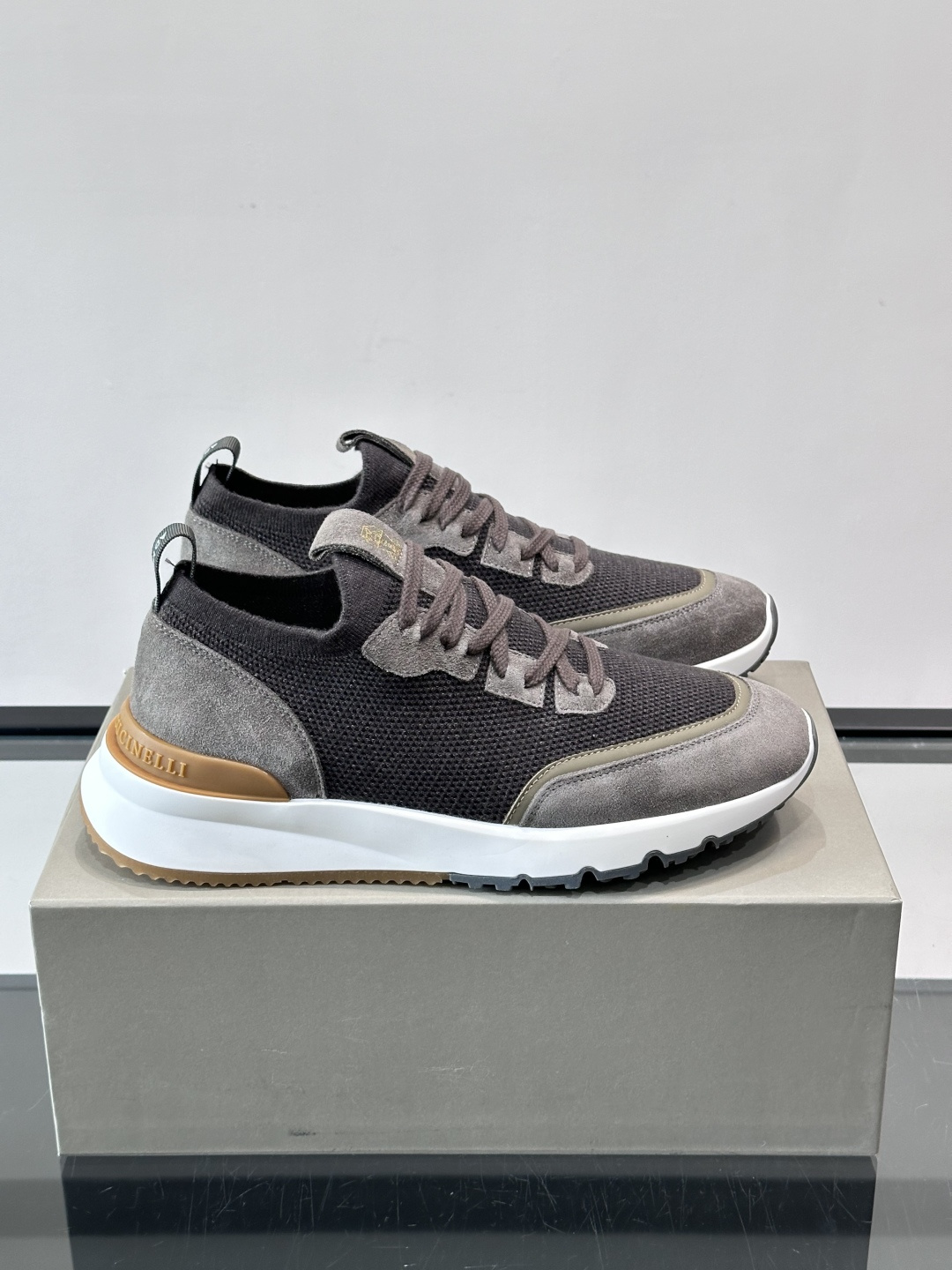 Brunello Cucinelli 新款拼色运动板男鞋 此款运动鞋面料采用进口飞织，春夏穿着舒适透气，