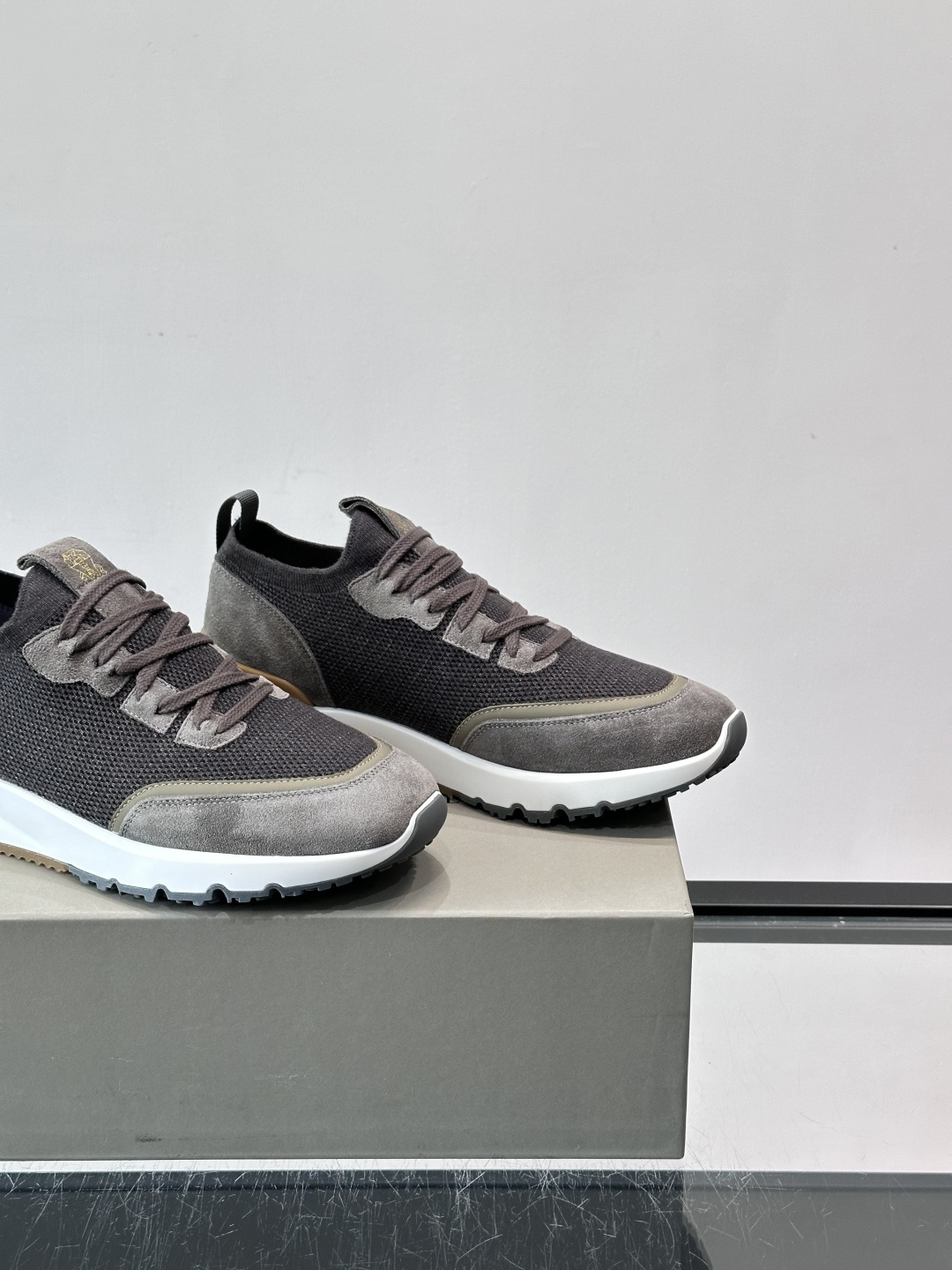 Brunello Cucinelli 新款拼色运动板男鞋 此款运动鞋面料采用进口飞织，春夏穿着舒适透气，