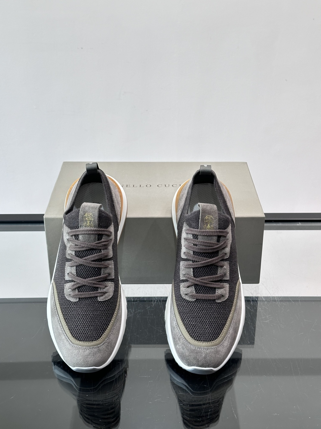 Brunello Cucinelli 新款拼色运动板男鞋 此款运动鞋面料采用进口飞织，春夏穿着舒适透气，