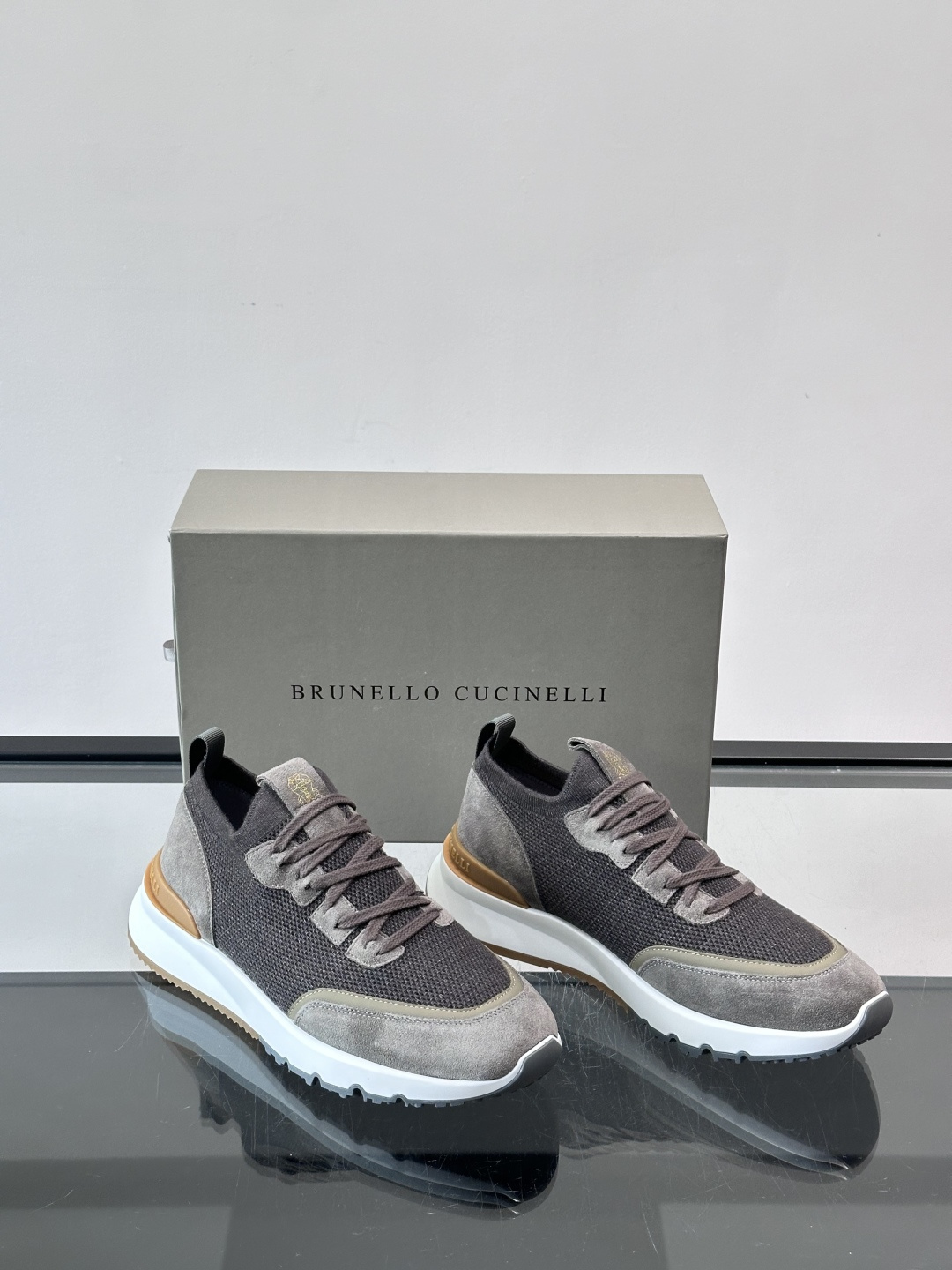 Brunello Cucinelli 新款拼色运动板男鞋 此款运动鞋面料采用进口飞织，春夏穿着舒适透气，