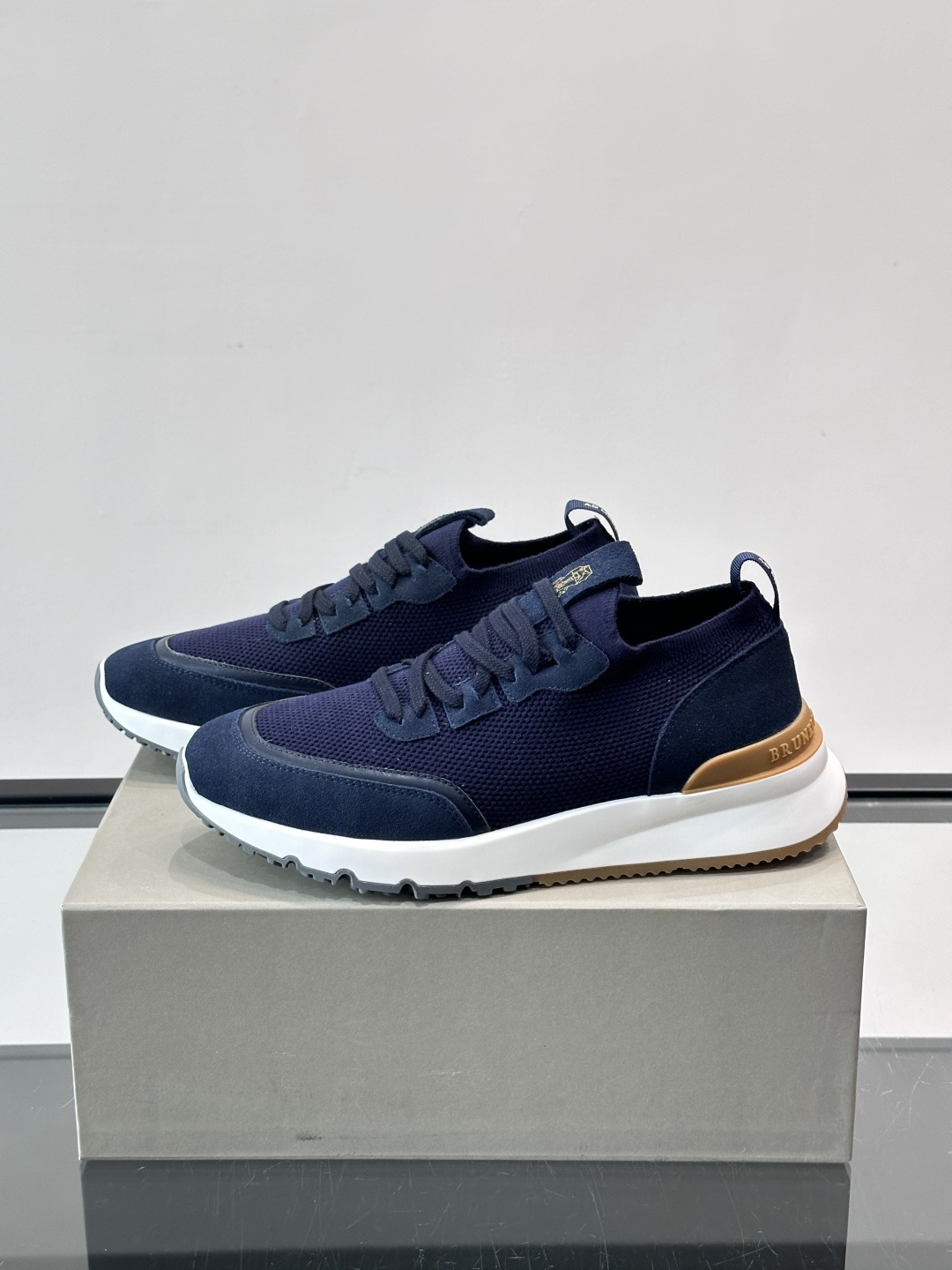 Brunello Cucinelli 新款拼色运动板男鞋 此款运动鞋面料采用进口飞织，春夏穿着舒适透气，
