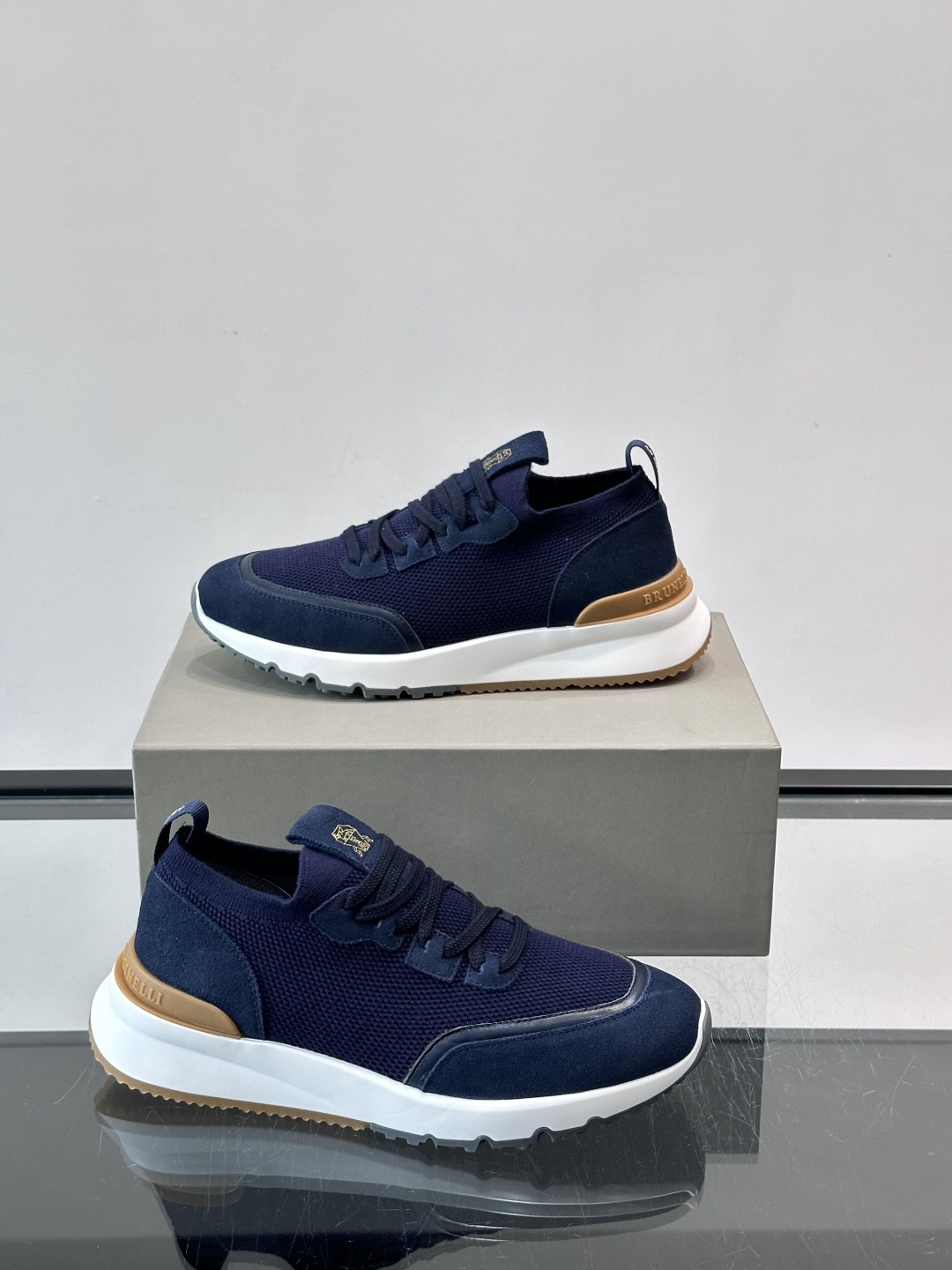 Brunello Cucinelli 新款拼色运动板男鞋 此款运动鞋面料采用进口飞织，春夏穿着舒适透气，