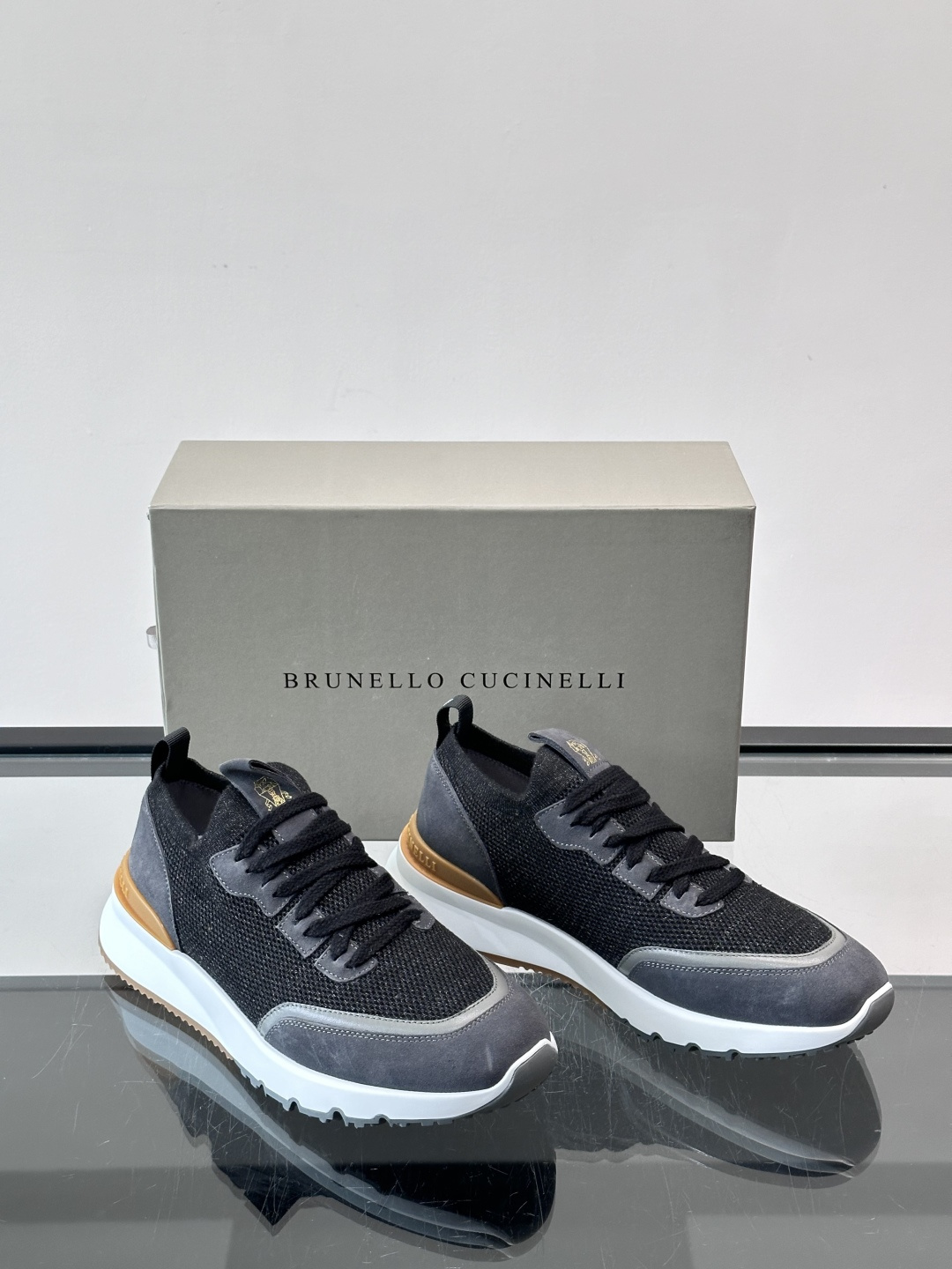 Brunello Cucinelli 新款拼色运动板男鞋 此款运动鞋面料采用进口飞织，春夏穿着舒适透气，
