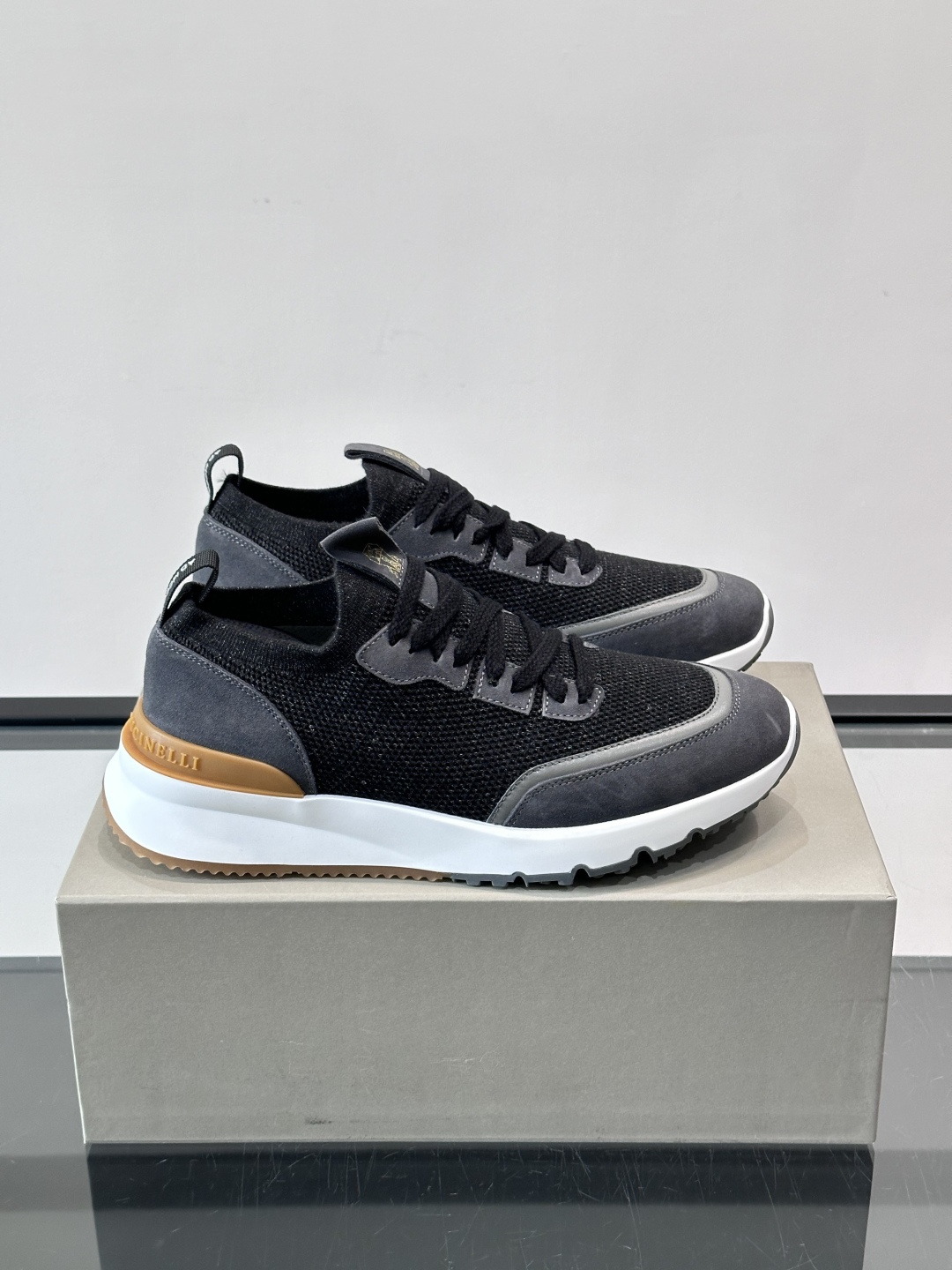 Brunello Cucinelli 新款拼色运动板男鞋 此款运动鞋面料采用进口飞织，春夏穿着舒适透气，