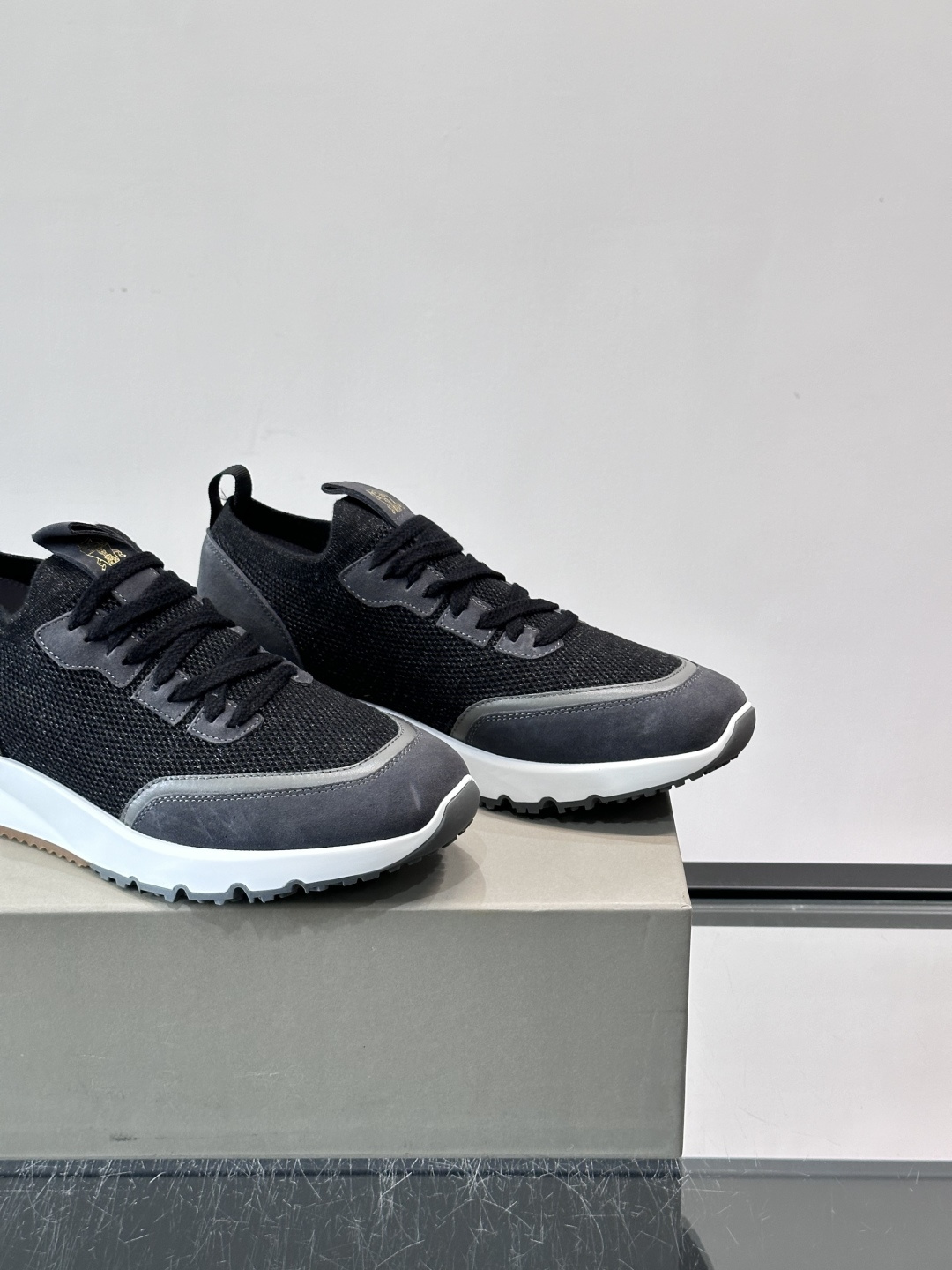 Brunello Cucinelli 新款拼色运动板男鞋 此款运动鞋面料采用进口飞织，春夏穿着舒适透气，