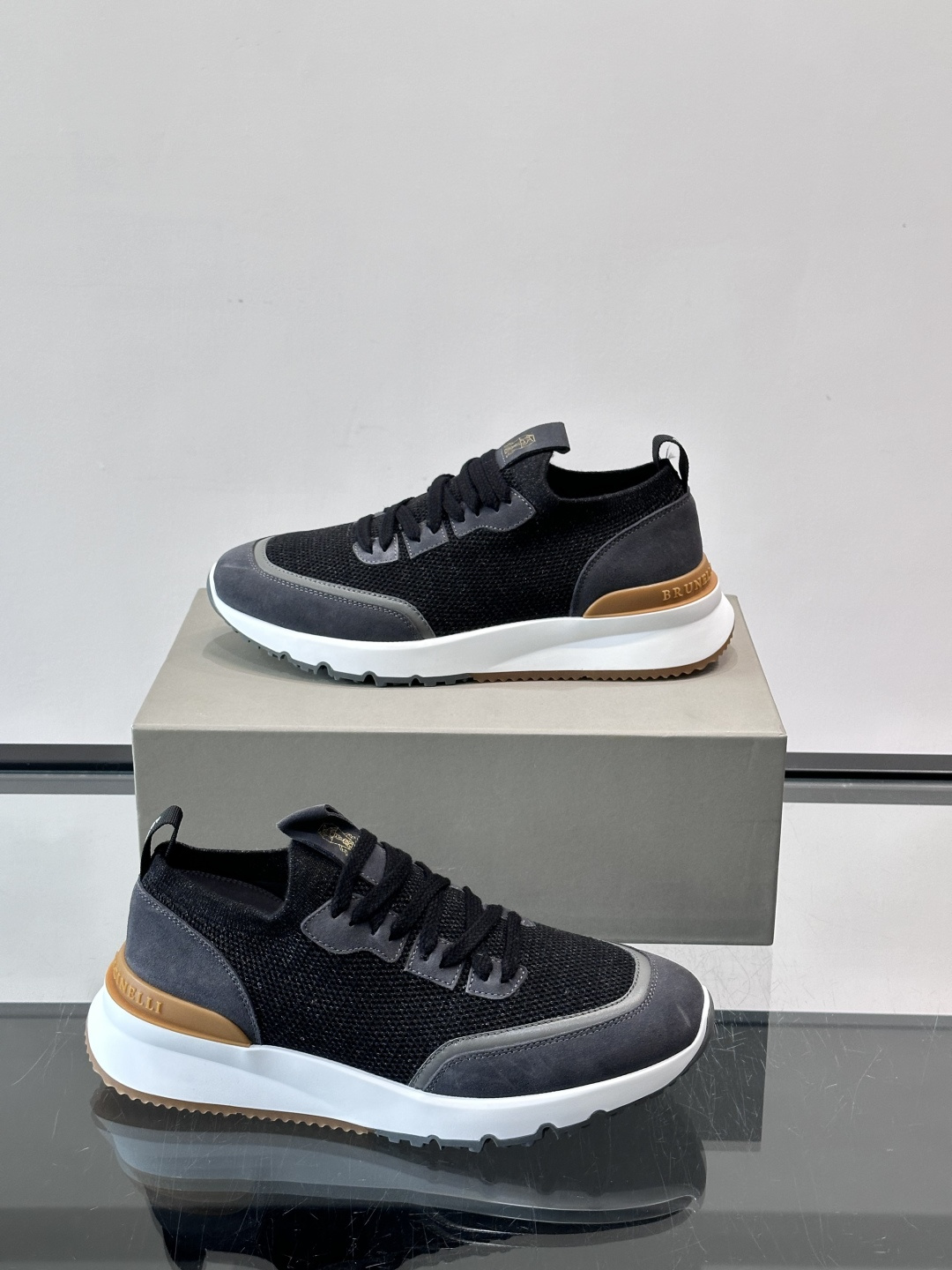 Brunello Cucinelli 新款拼色运动板男鞋 此款运动鞋面料采用进口飞织，春夏穿着舒适透气，