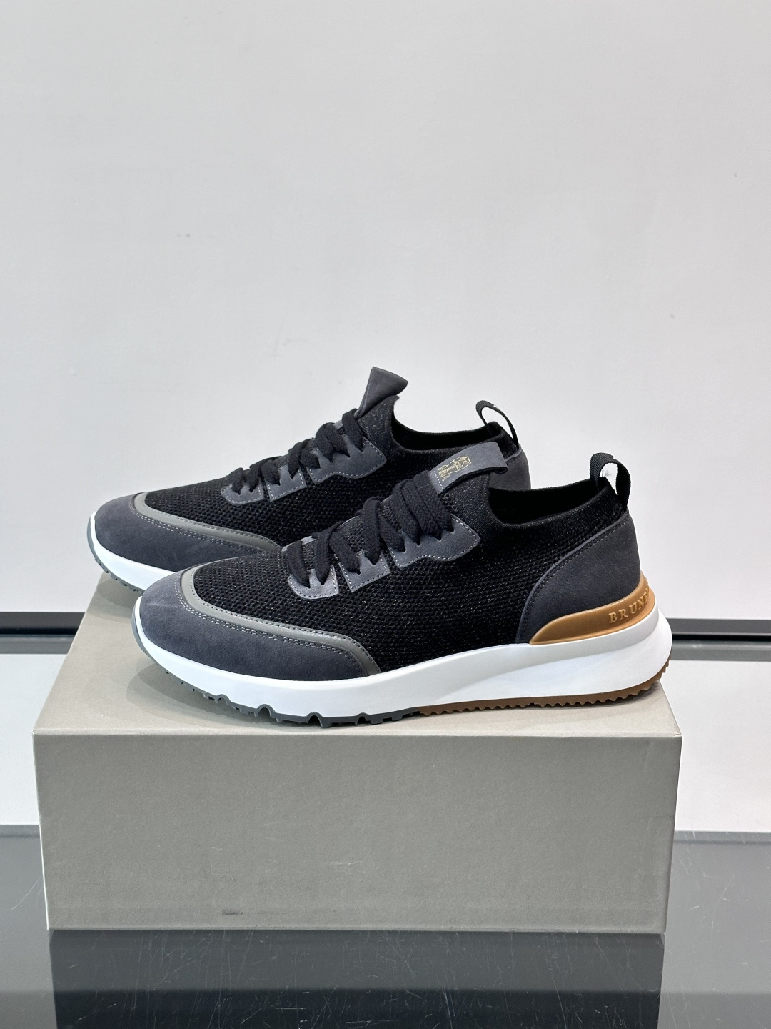 Brunello Cucinelli 新款拼色运动板男鞋 此款运动鞋面料采用进口飞织，春夏穿着舒适透气，