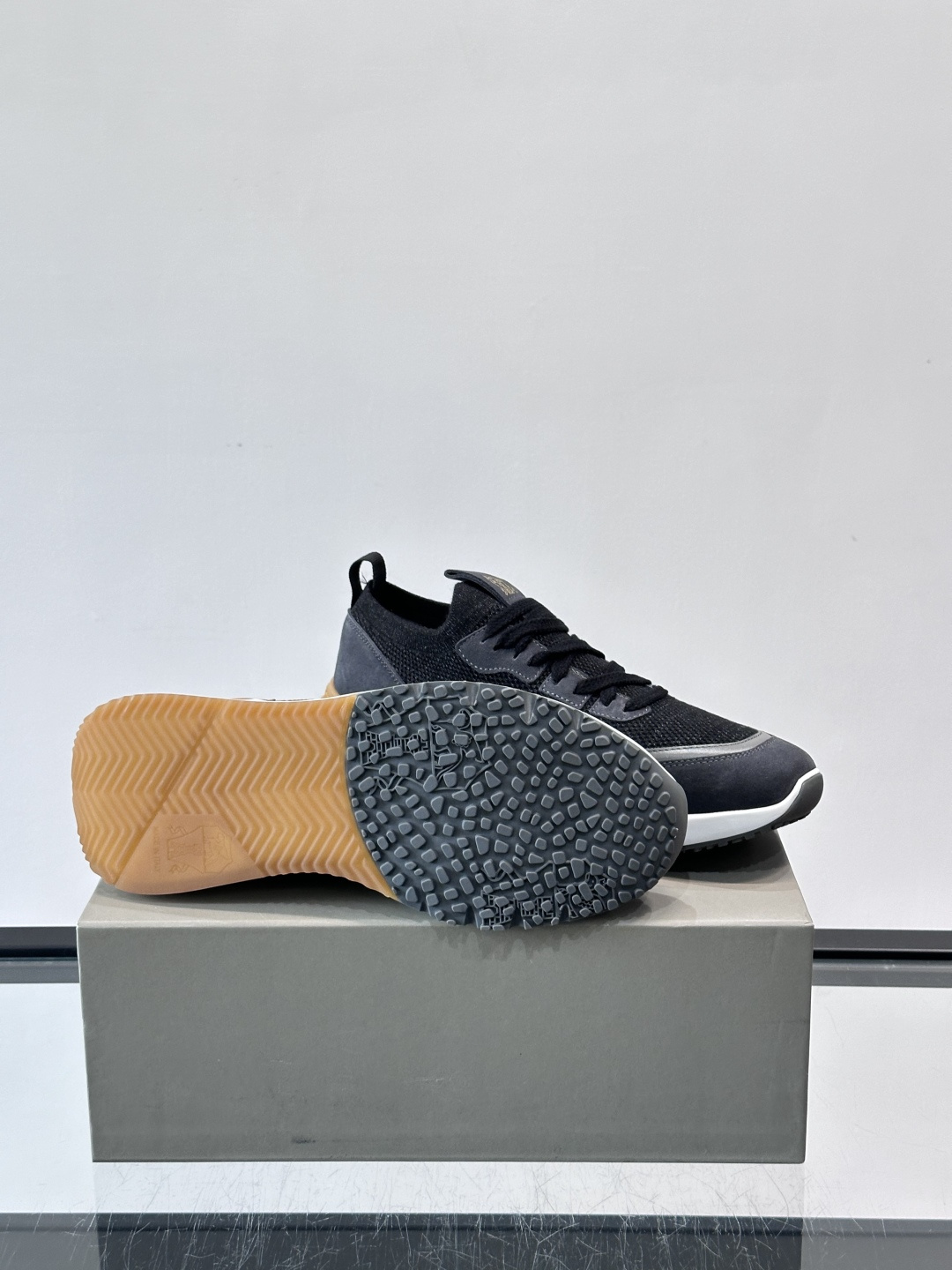 Brunello Cucinelli 新款拼色运动板男鞋 此款运动鞋面料采用进口飞织，春夏穿着舒适透气，